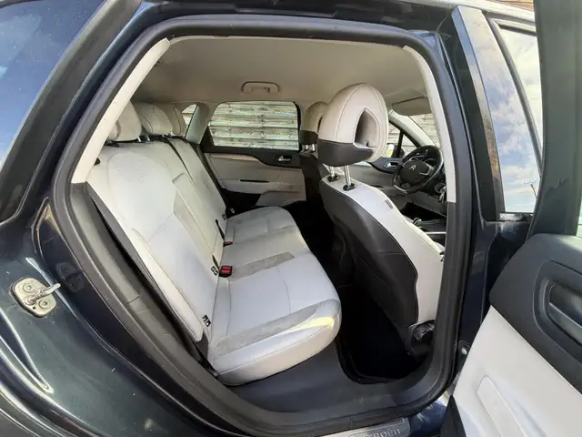 Citroen C4 view 11