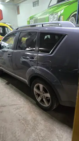 Mitsubishi Outlander view 4