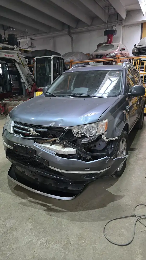 Mitsubishi Outlander 2.0 DI-D Intense Grau - 1