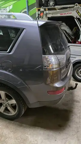Mitsubishi Outlander view 6