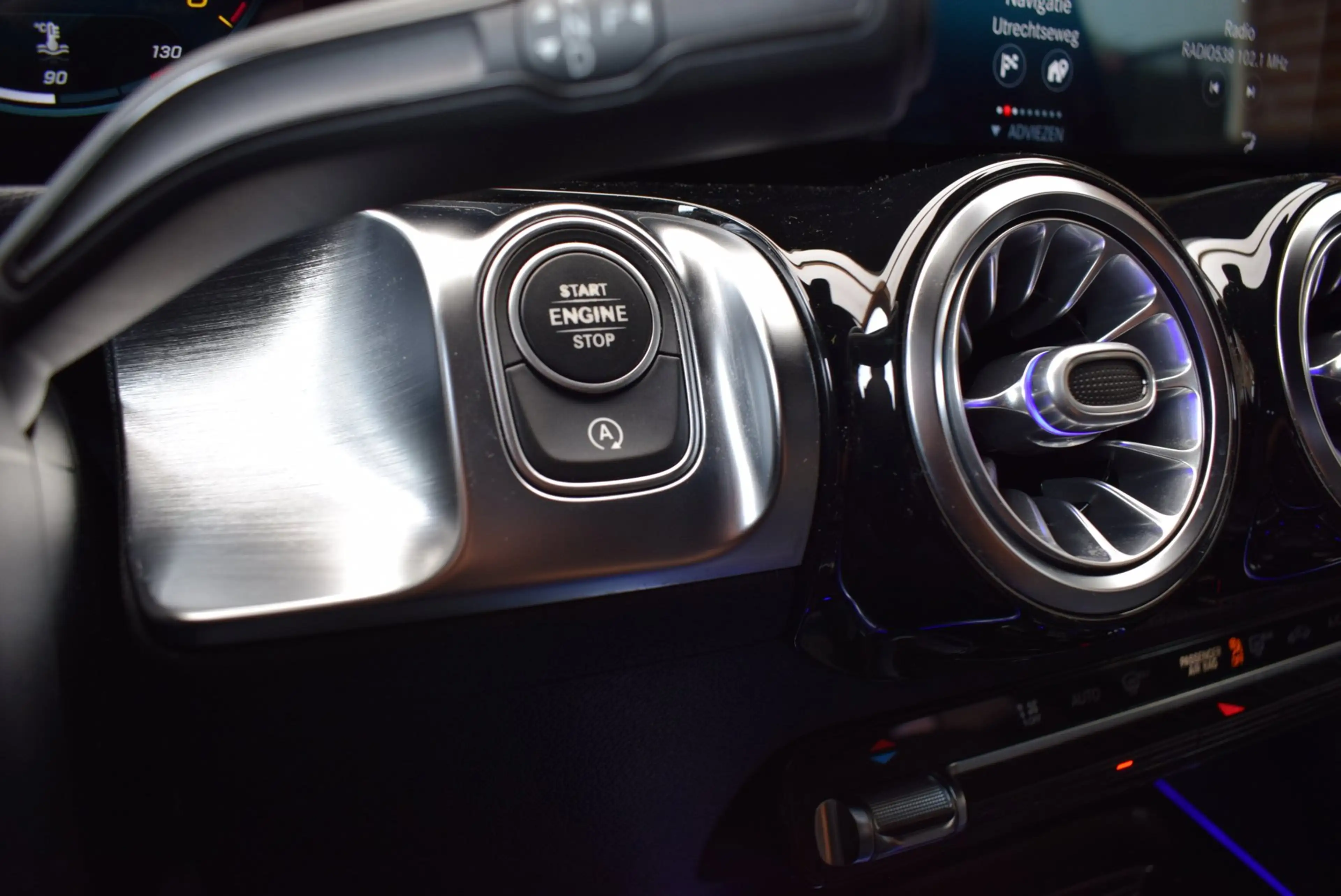 Mercedes-Benz GLB 200 Premium Plus 7p. AUTOM/CRUISE/NAVI/AIRCO-ECC/CARPL — photo 31