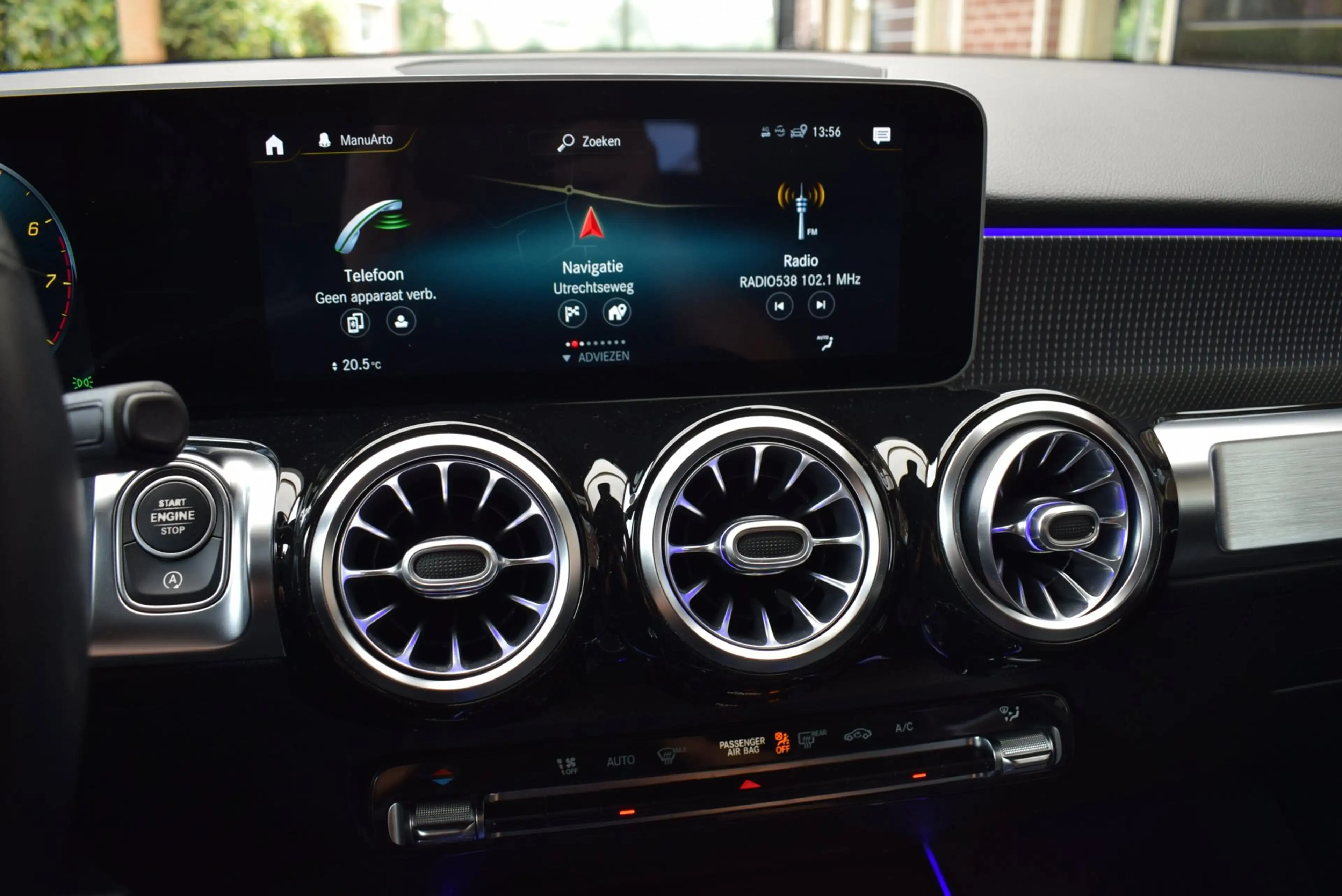 Mercedes-Benz GLB 200 Premium Plus 7p. AUTOM/CRUISE/NAVI/AIRCO-ECC/CARPL — photo 28