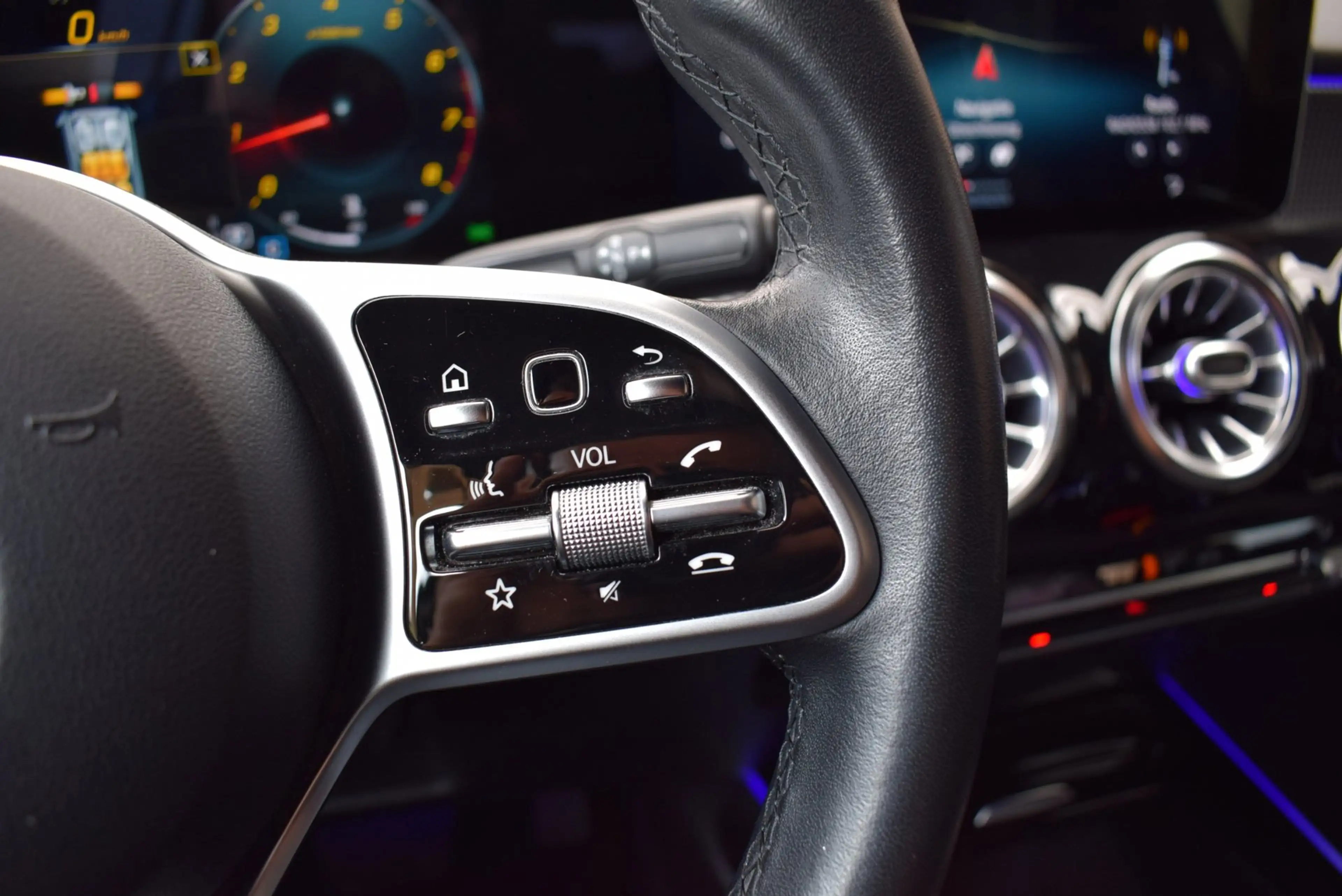 Mercedes-Benz GLB 200 Premium Plus 7p. AUTOM/CRUISE/NAVI/AIRCO-ECC/CARPL — photo 26