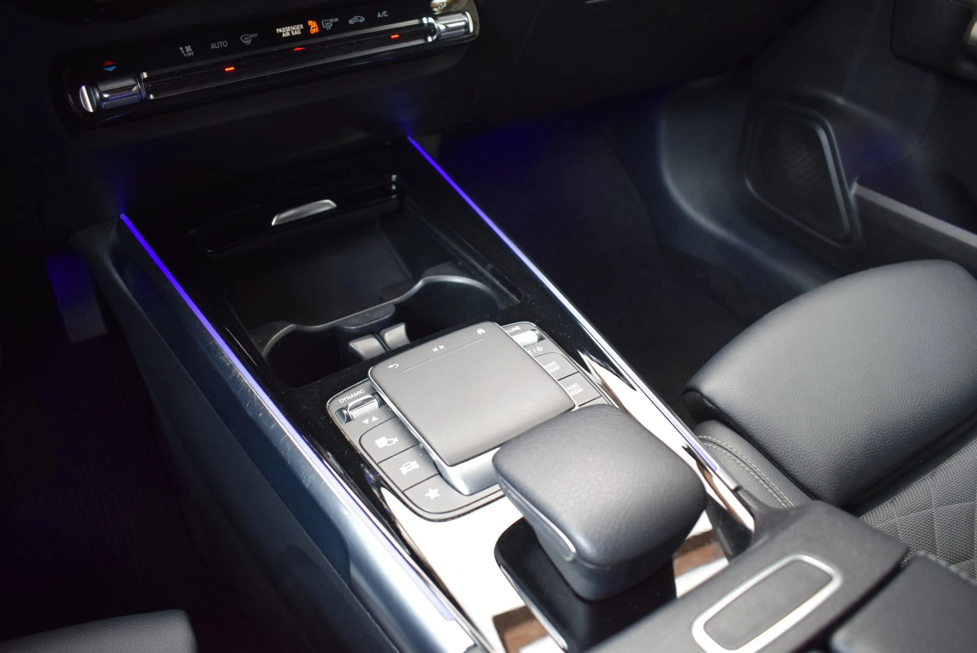 Mercedes-Benz GLB 200 Premium Plus 7p. AUTOM/CRUISE/NAVI/AIRCO-ECC/CARPL — photo 27