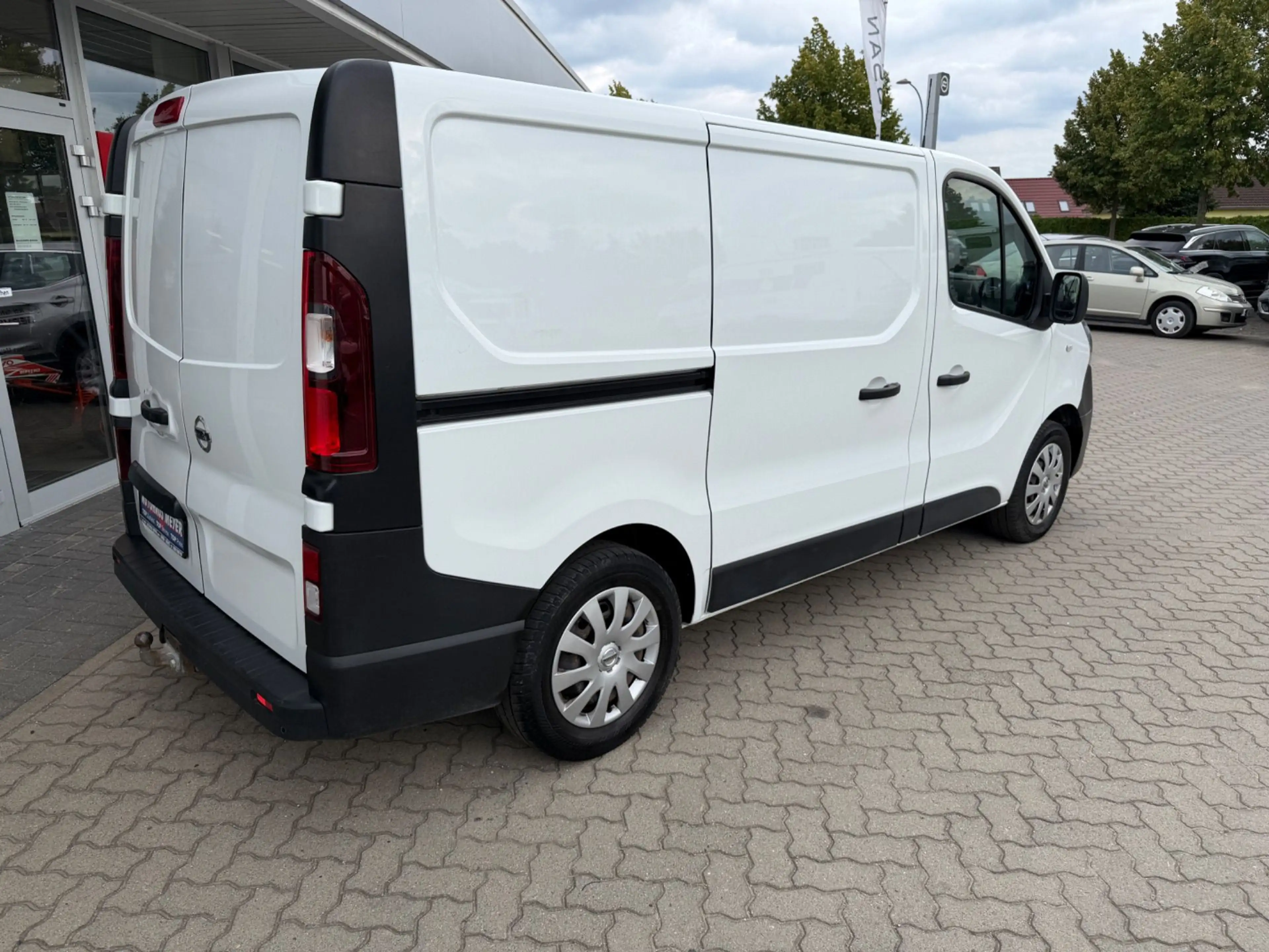 Nissan NV300 NV300 2,7t dCi 145 L1H1 AHK — photo 2