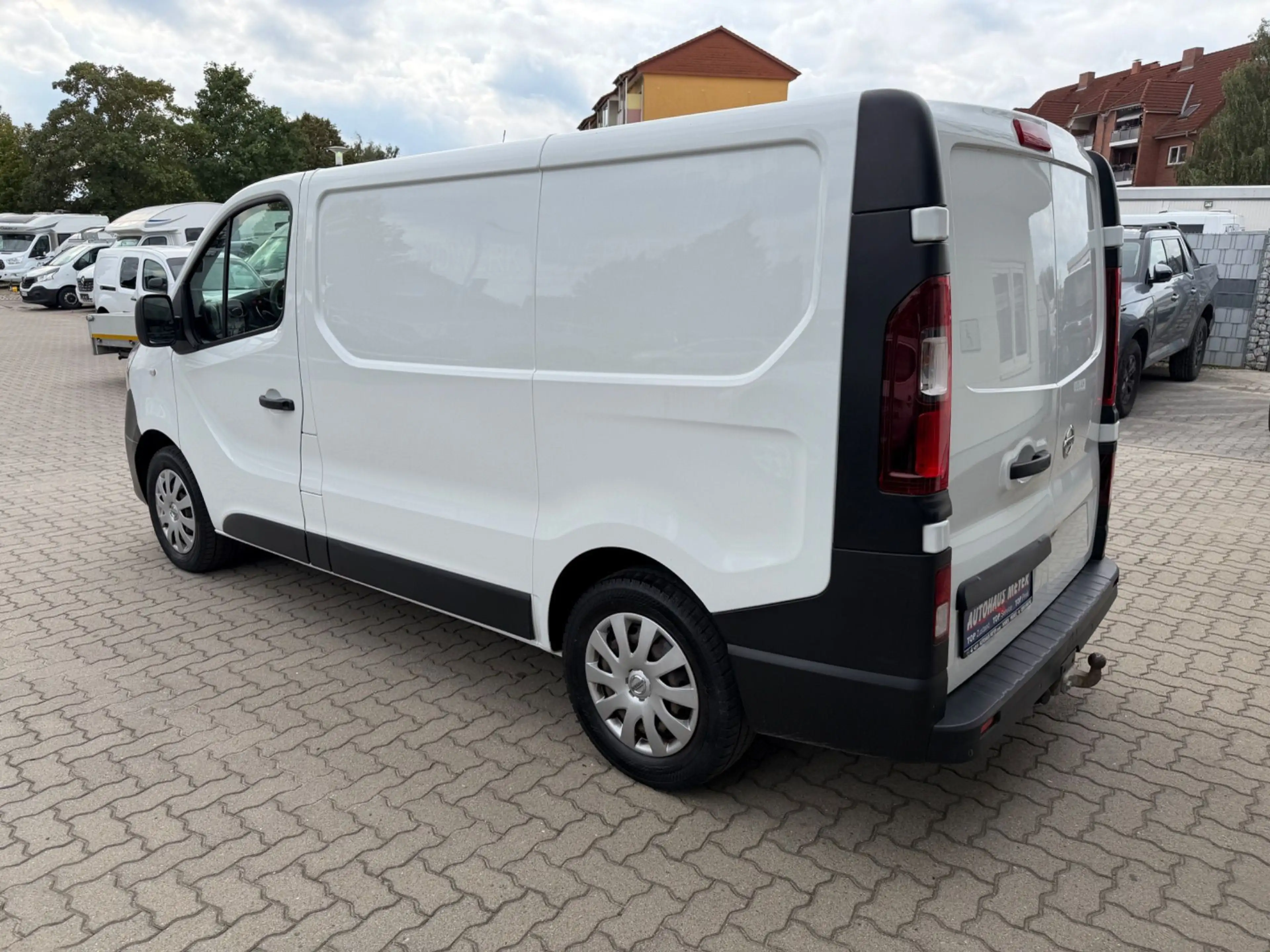 Nissan NV300 NV300 2,7t dCi 145 L1H1 AHK — photo 11
