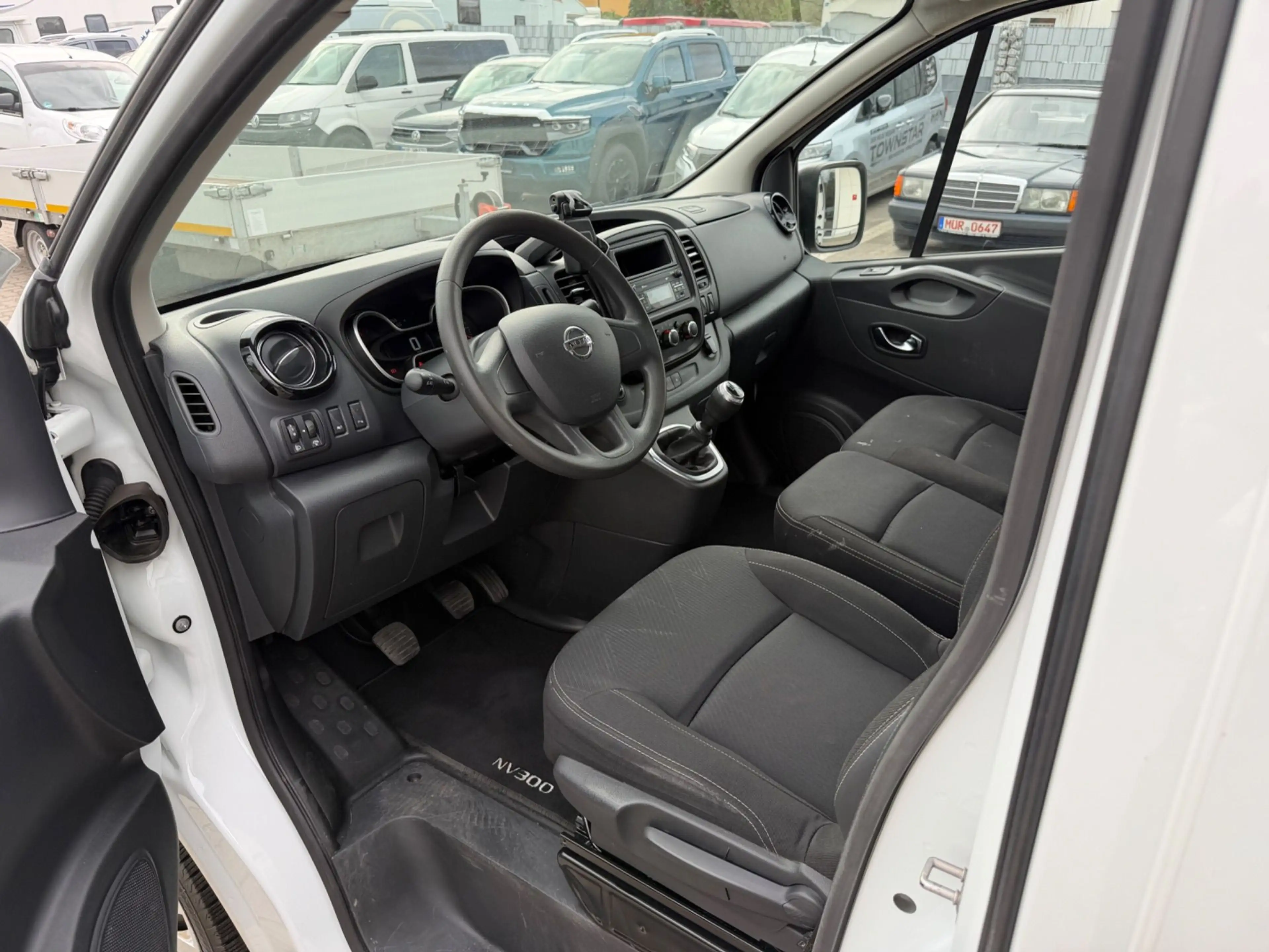 Nissan NV300 NV300 2,7t dCi 145 L1H1 AHK — photo 14