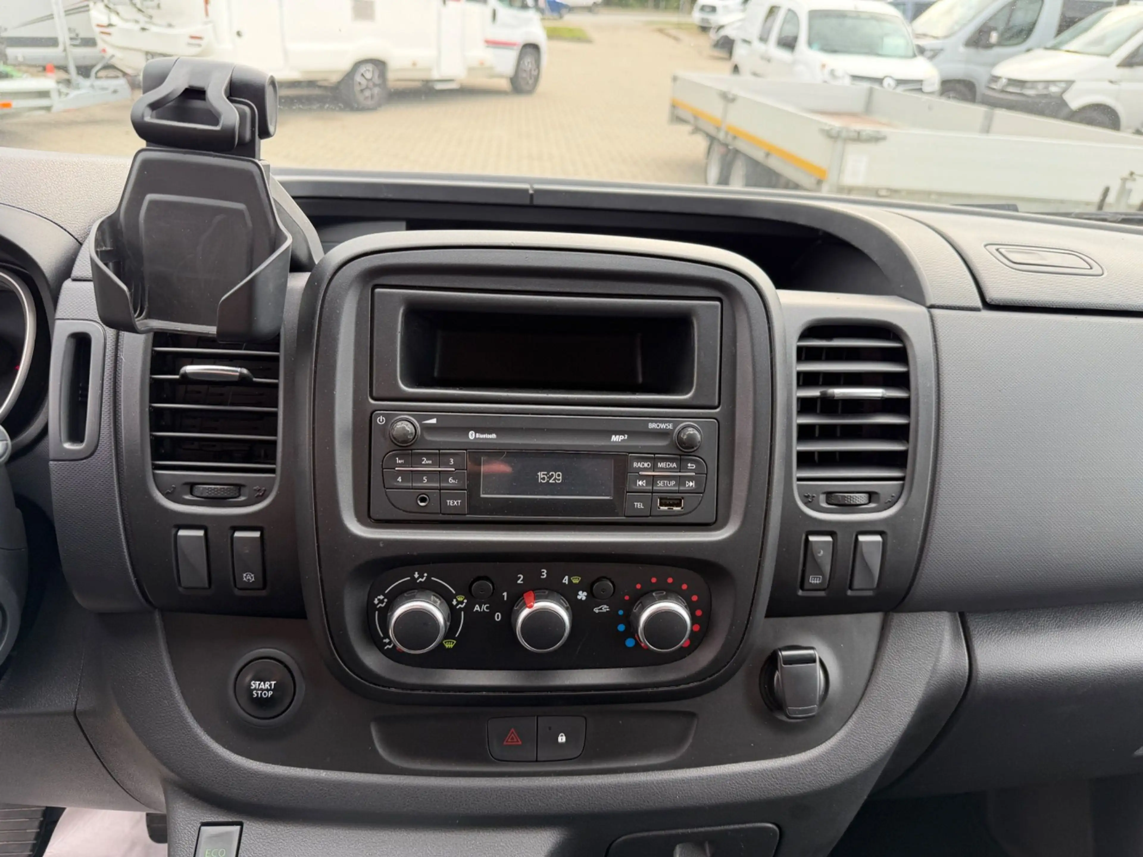 Nissan NV300 NV300 2,7t dCi 145 L1H1 AHK — photo 16