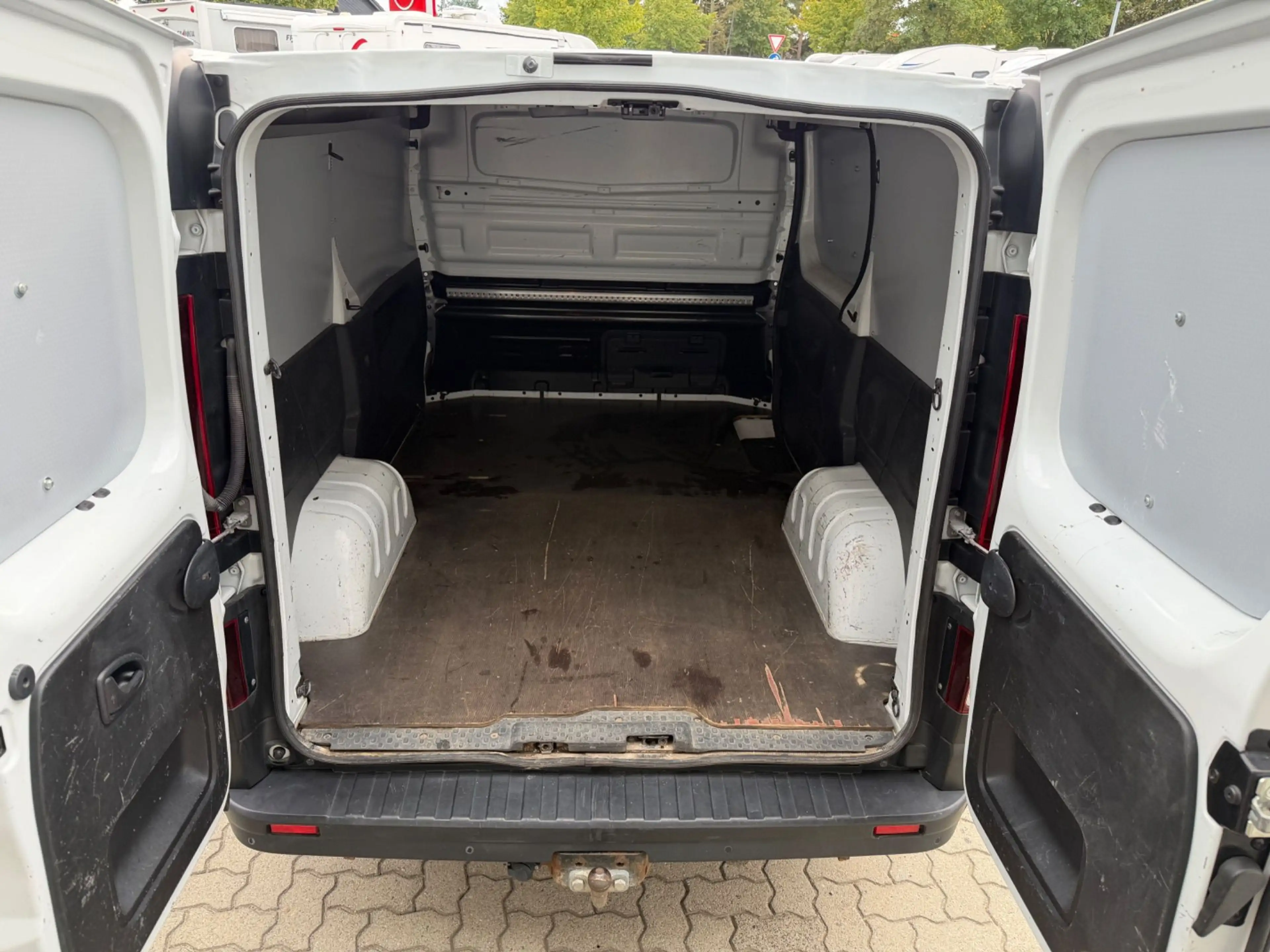 Nissan NV300 NV300 2,7t dCi 145 L1H1 AHK — photo 10