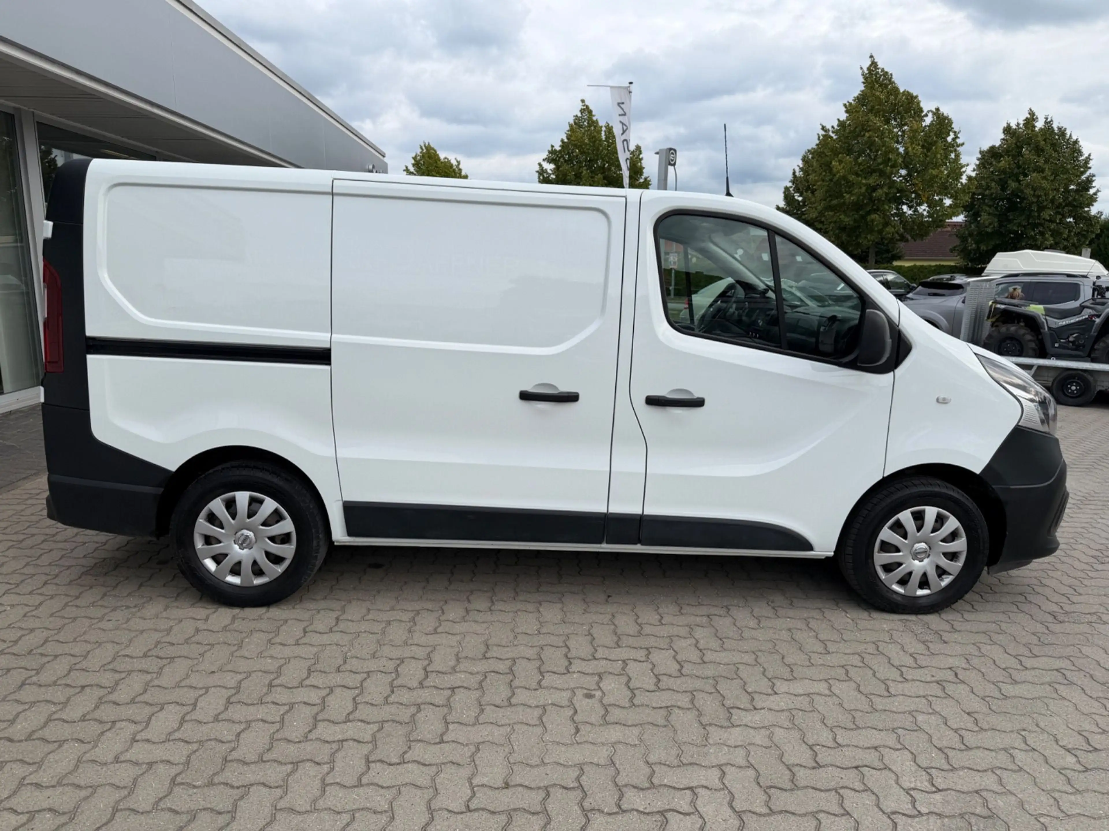 Nissan NV300 NV300 2,7t dCi 145 L1H1 AHK — photo 6
