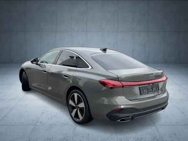 Audi A5 view 4