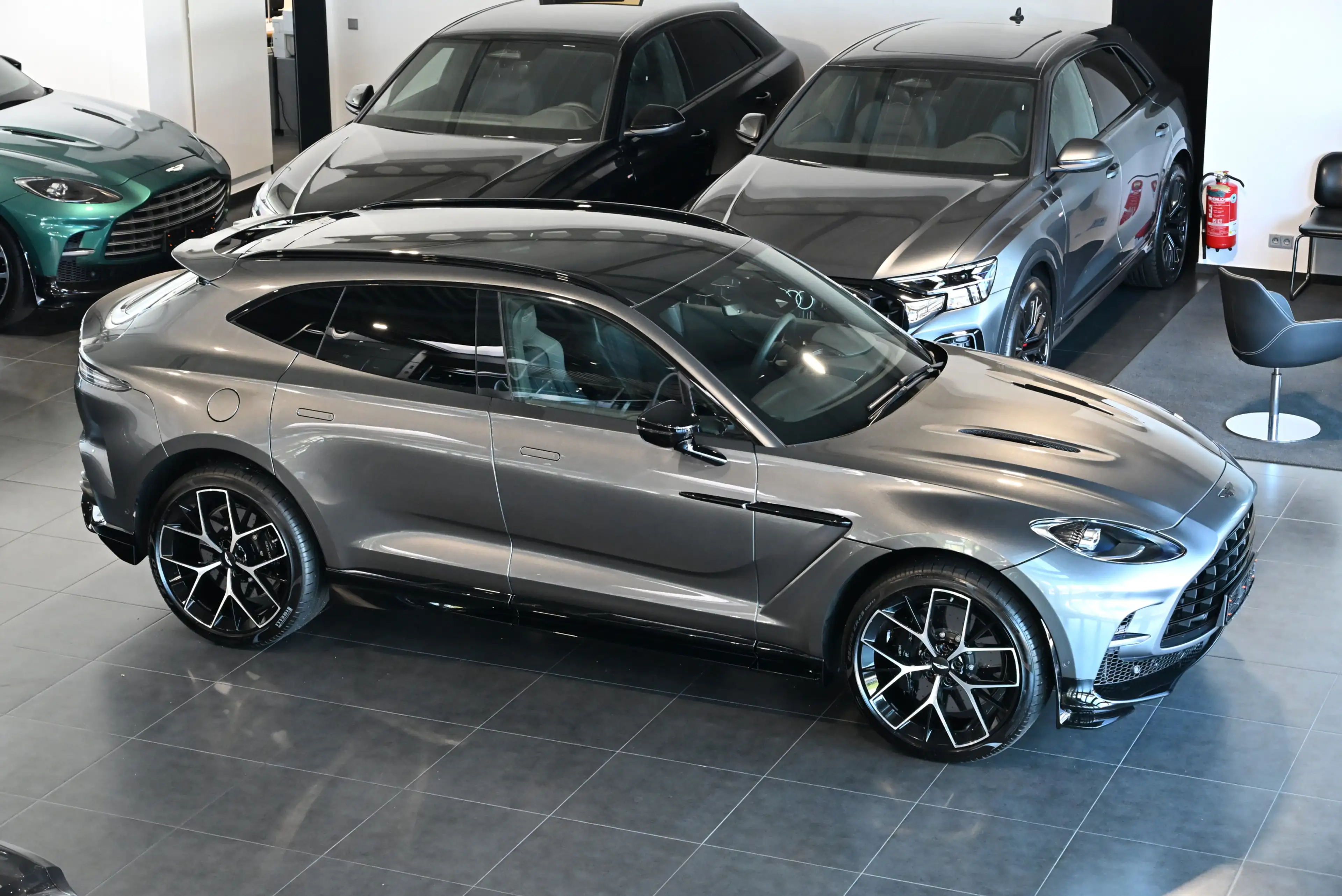 Aston Martin DBX 707 Magnetic Silver Carbon Standheizung AHK — photo 4
