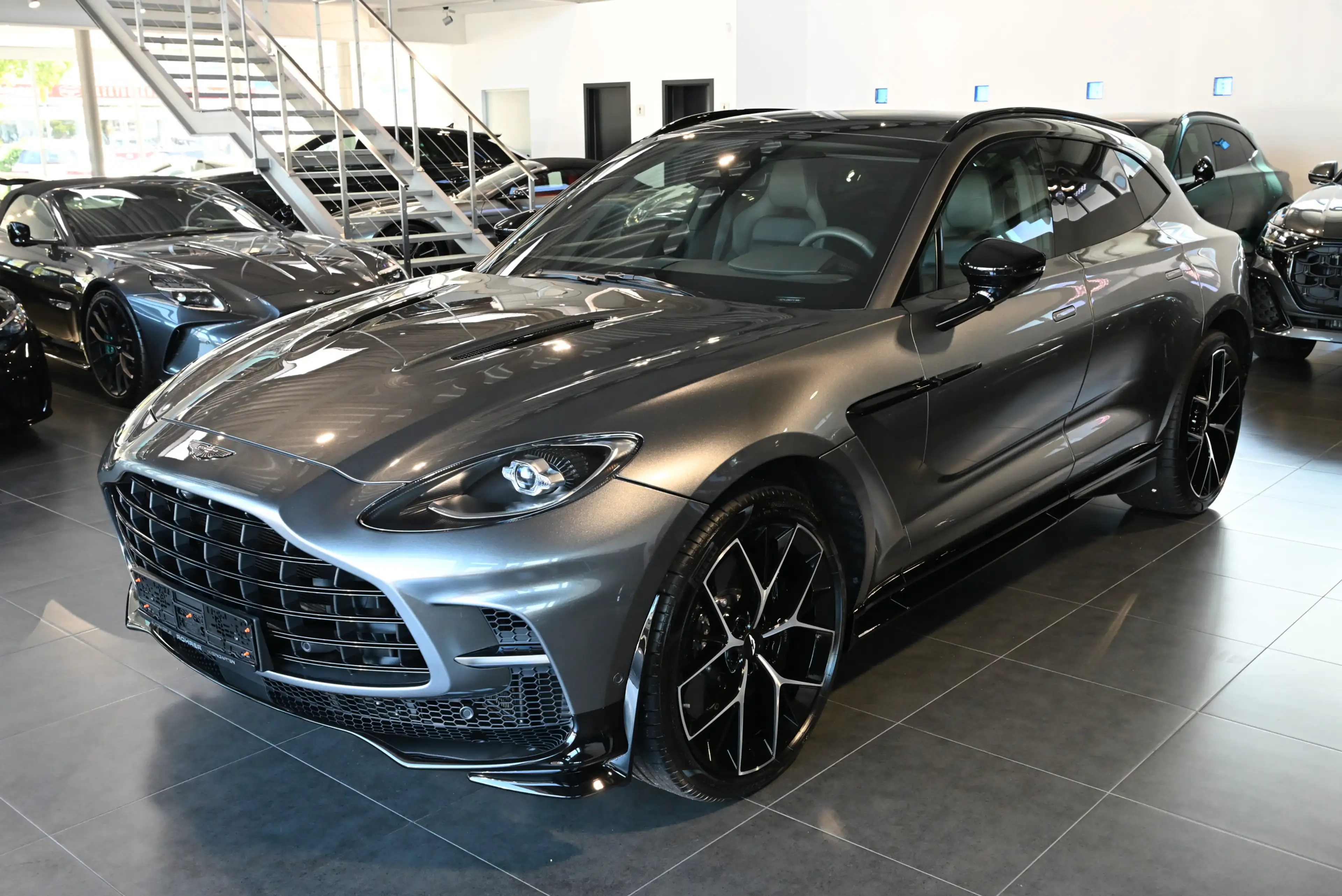 Aston Martin DBX 707 Magnetic Silver Carbon Standheizung AHK — photo 8