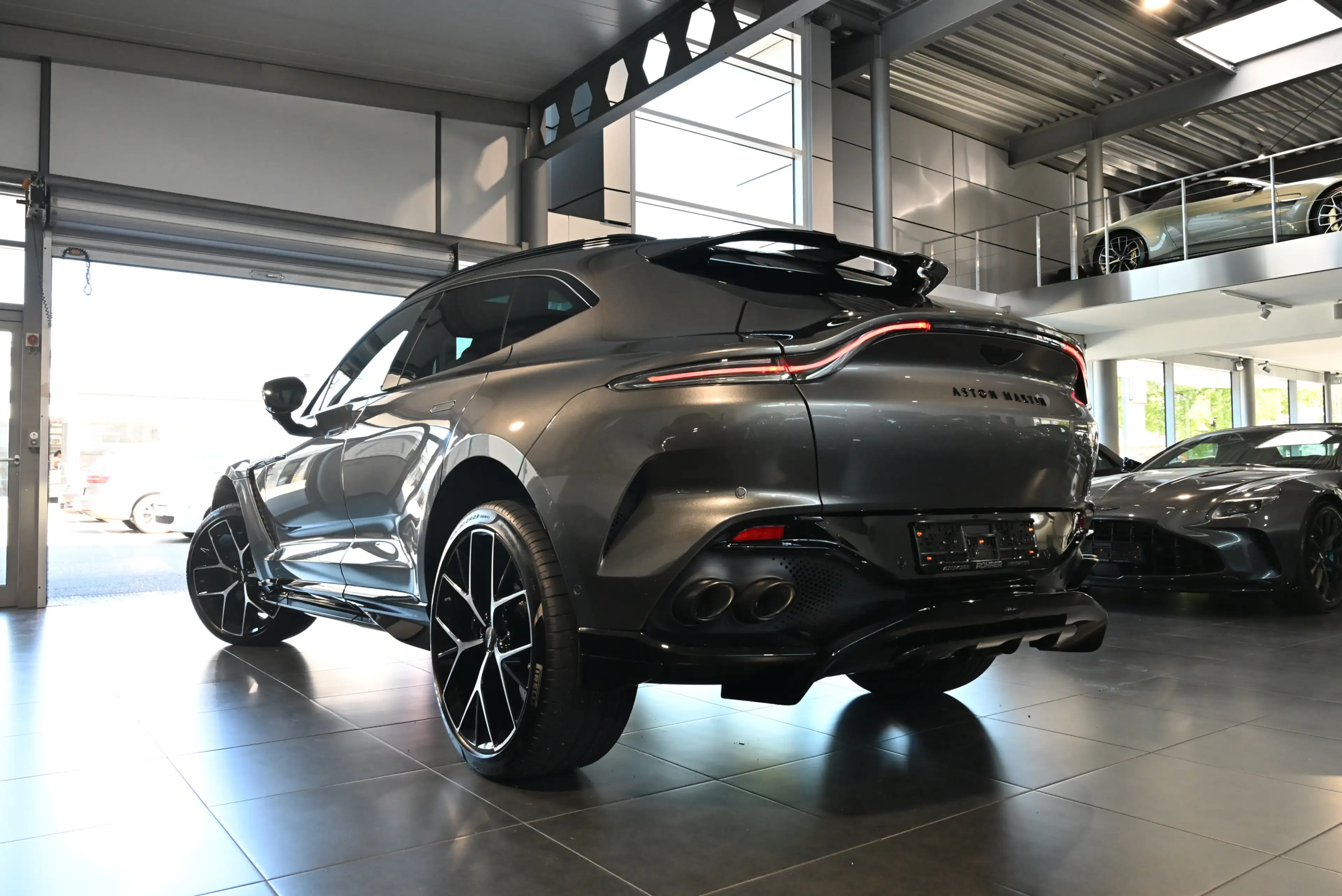 Aston Martin DBX 707 Magnetic Silver Carbon Standheizung AHK — photo 2