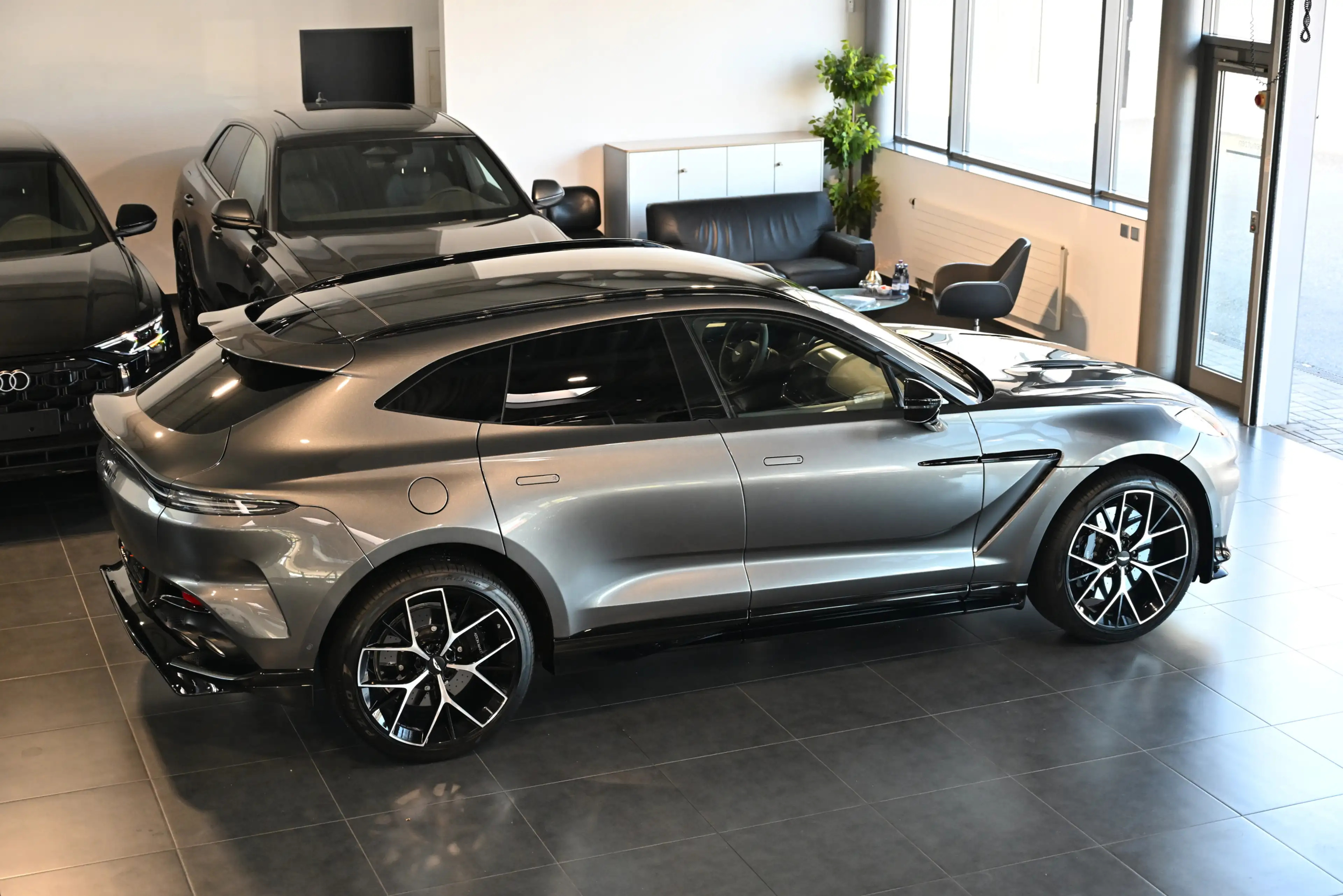 Aston Martin DBX 707 Magnetic Silver Carbon Standheizung AHK — photo 14