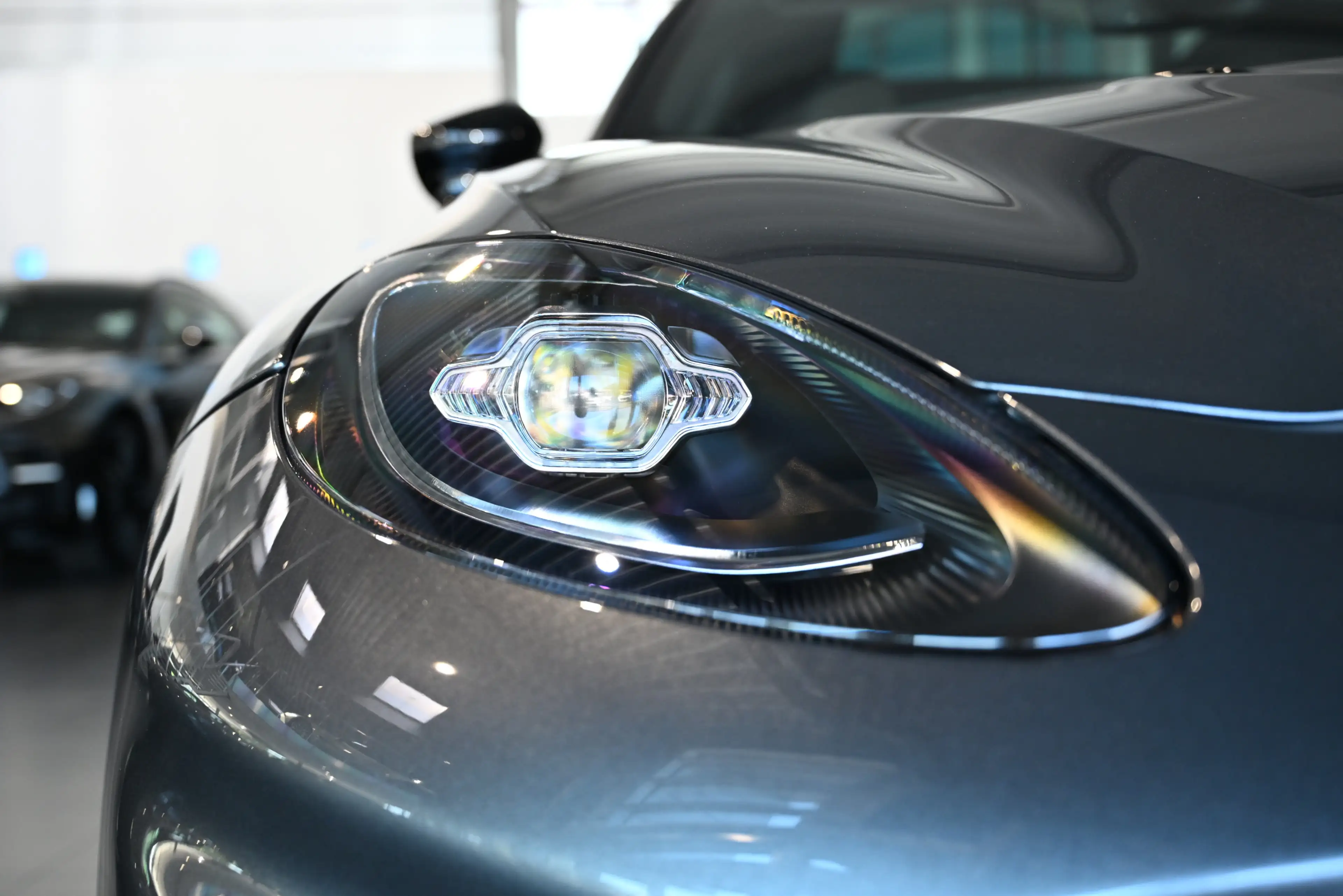 Aston Martin DBX 707 Magnetic Silver Carbon Standheizung AHK — photo 7