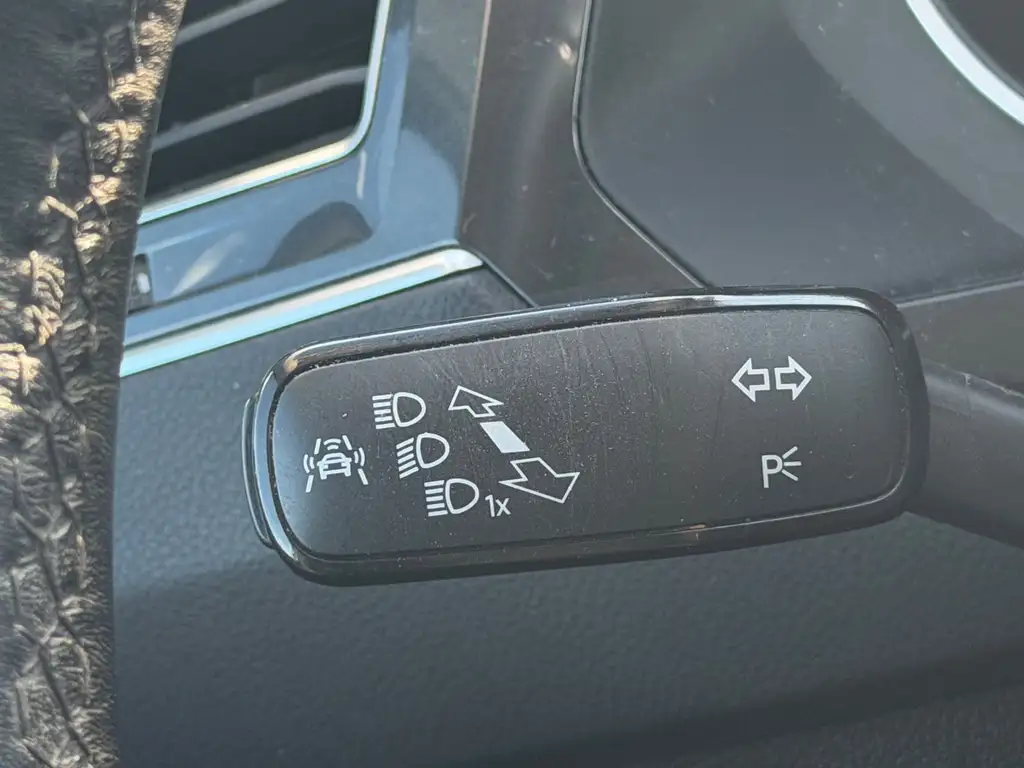 Volkswagen Tiguan Sound | LED | AHK | Dynaudio | Spurass Bild 17