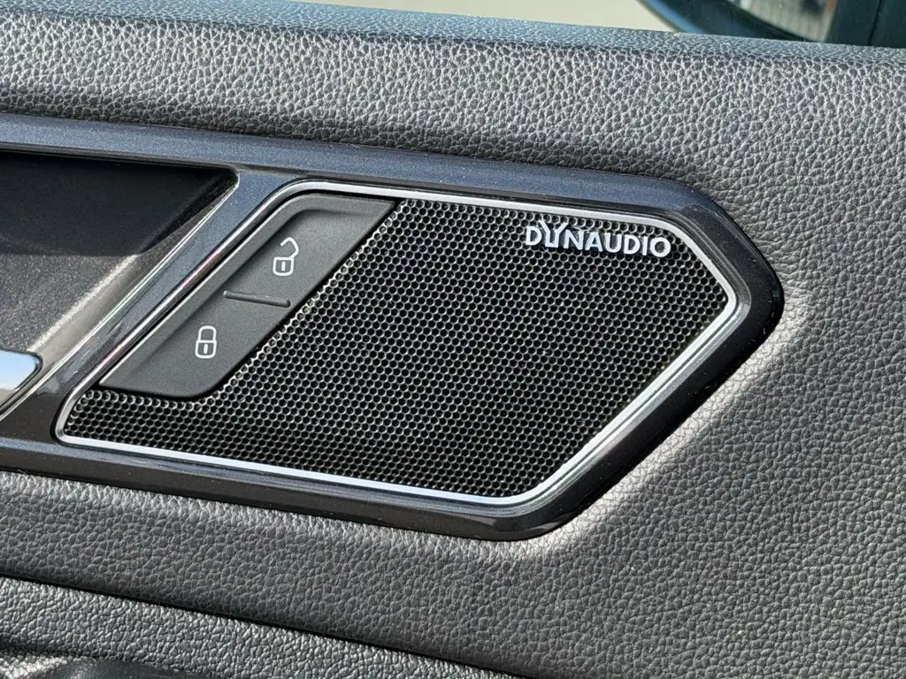 Volkswagen Tiguan Sound | LED | AHK | Dynaudio | Spurass Bild 16