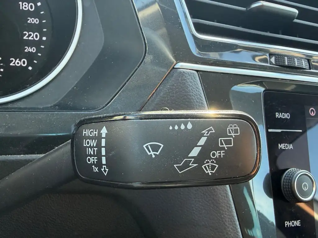 Volkswagen Tiguan Sound | LED | AHK | Dynaudio | Spurass Bild 18