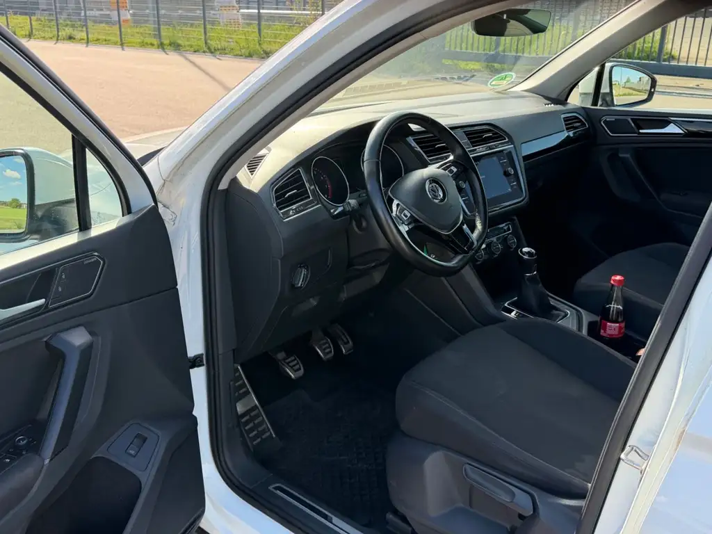 Volkswagen Tiguan Sound | LED | AHK | Dynaudio | Spurass Bild 8