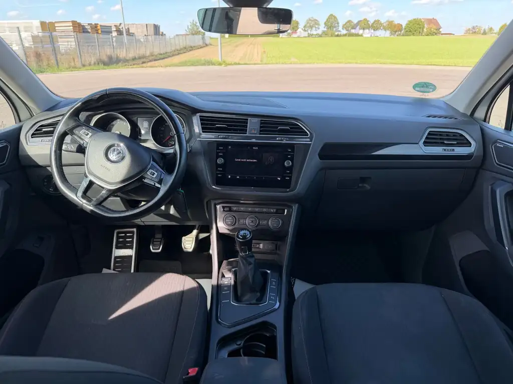 Volkswagen Tiguan Sound | LED | AHK | Dynaudio | Spurass Bild 10