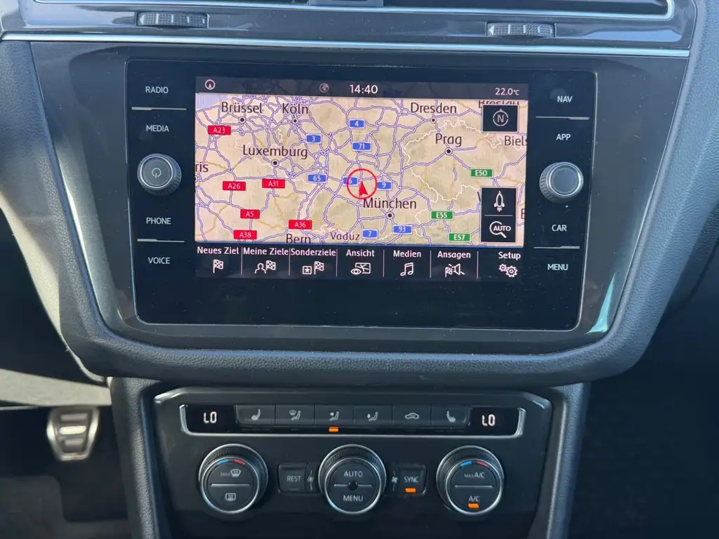 Volkswagen Tiguan Sound | LED | AHK | Dynaudio | Spurass Bild 14