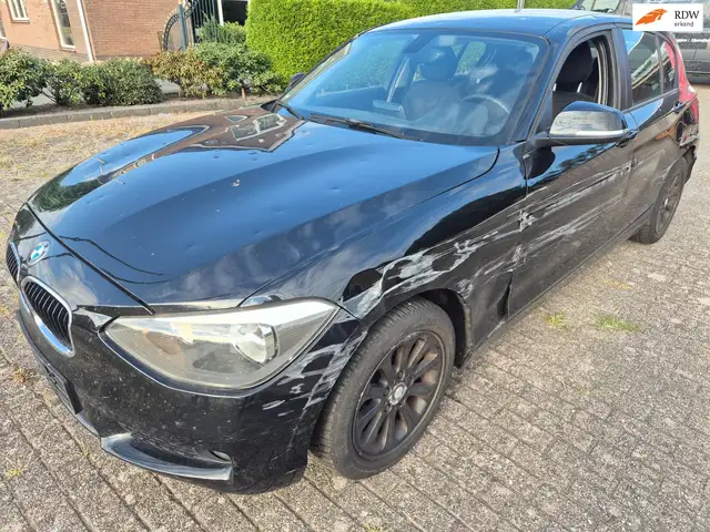 BMW 116 1-serie 116d Business schade Duitse papieren!
