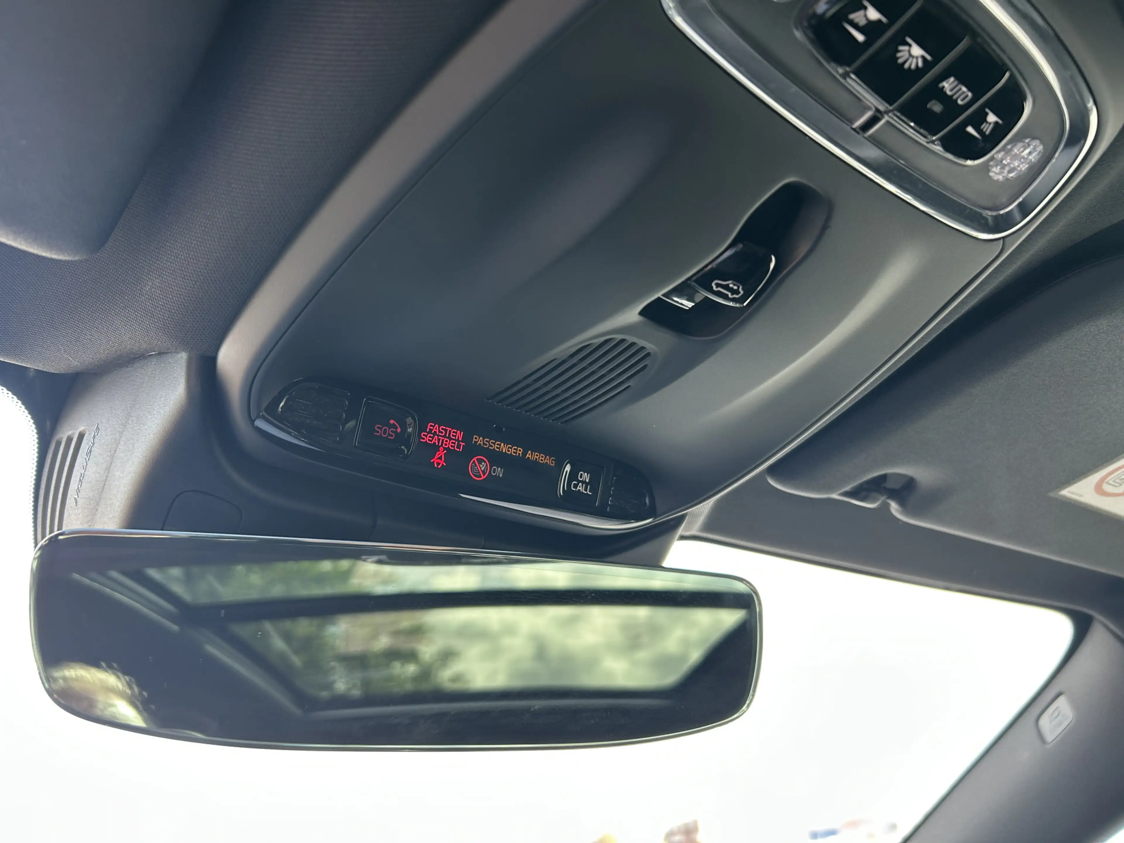 Volvo V60 2.0 T8 Twin Engine AWD R-Design Black Edition 390 — photo 15