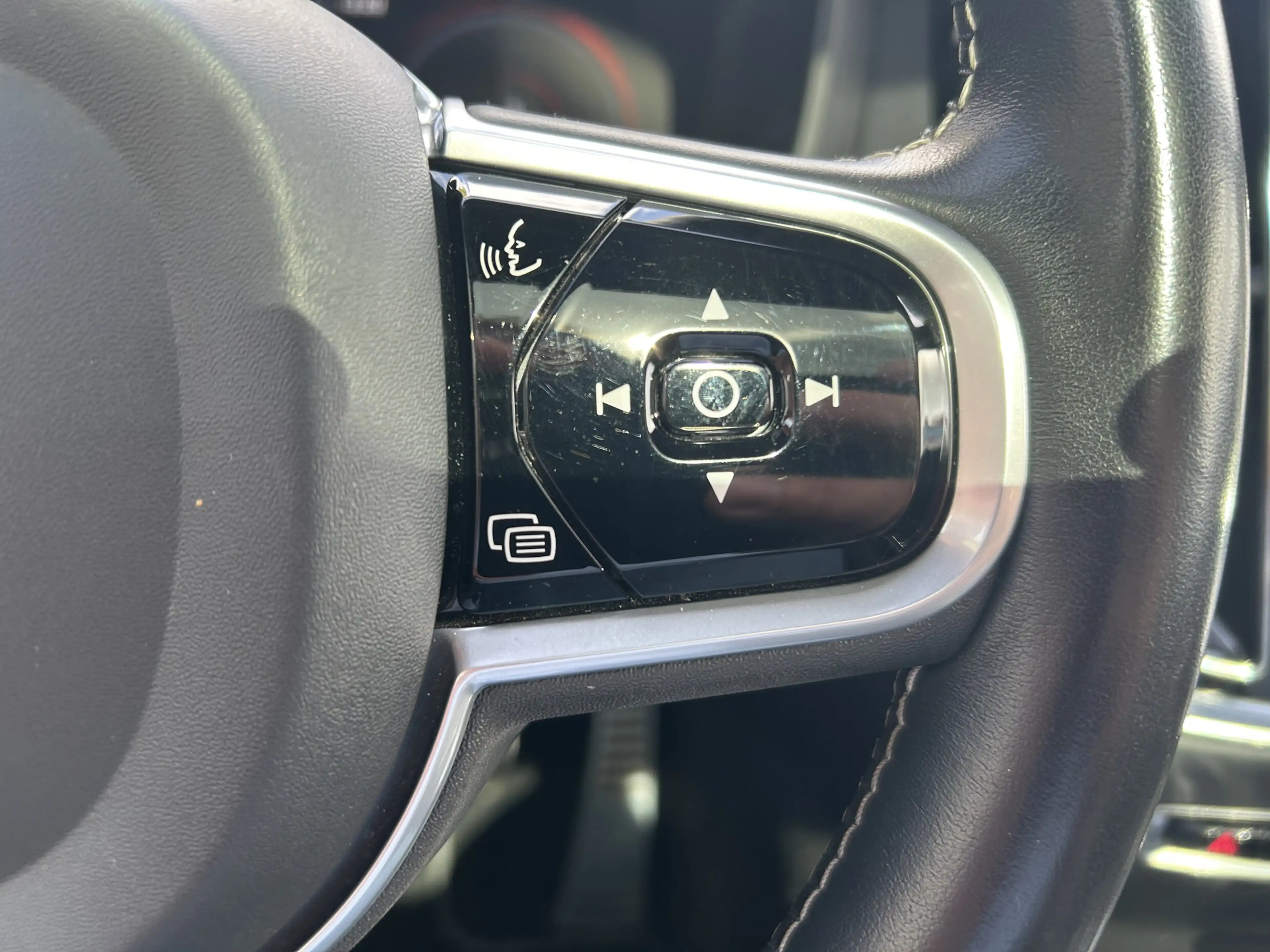 Volvo V60 2.0 T8 Twin Engine AWD R-Design Black Edition 390 — photo 14
