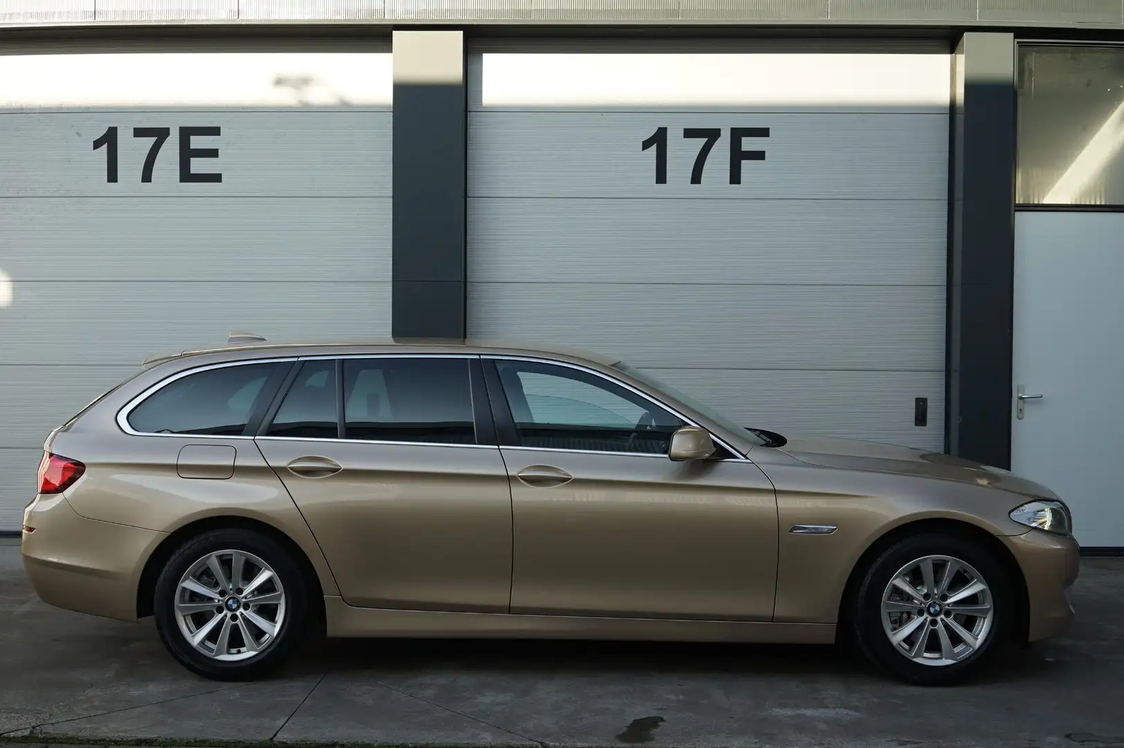 BMW 528 i Touinrg Let op:69dkm-2eig-veel opties-‘12 Beige - 2