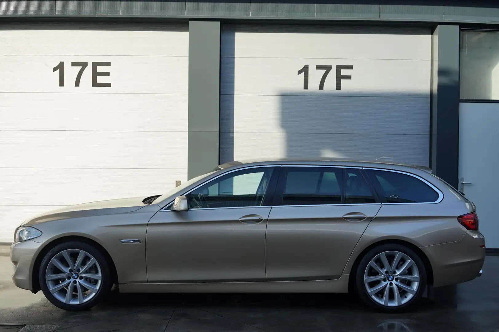 BMW 528 i Touring High EXE Let op:69dkm! VOL Beige - 1