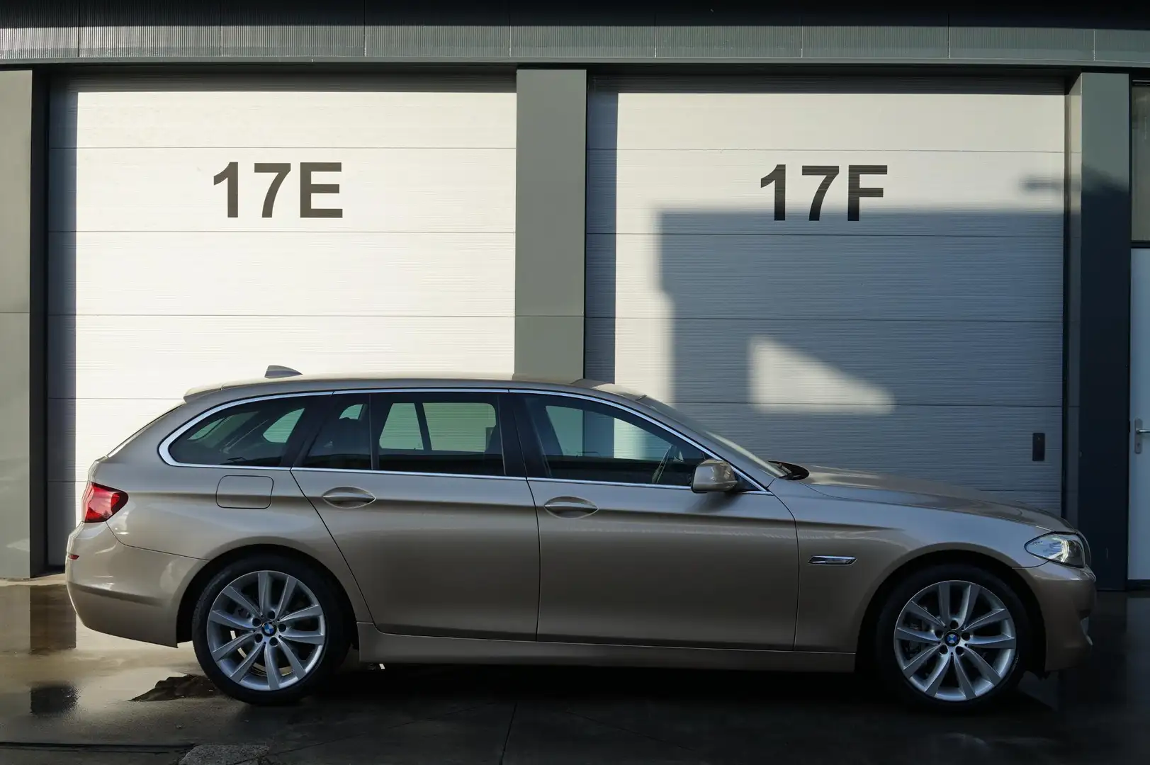 BMW 528 i Touring High EXE Let op:69dkm! VOL Beige - 2