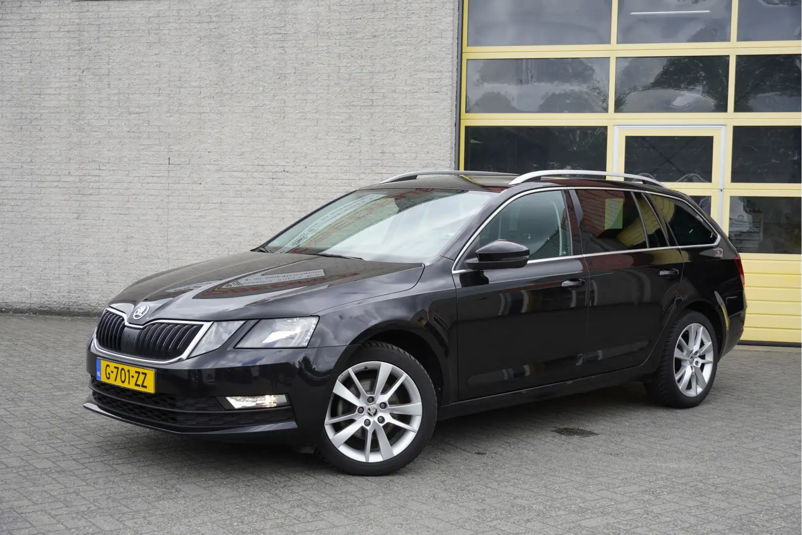 Skoda Octavia Combi 1.5 TSI 150PK! Automaat Business Edition BJ2 Zwart - 2