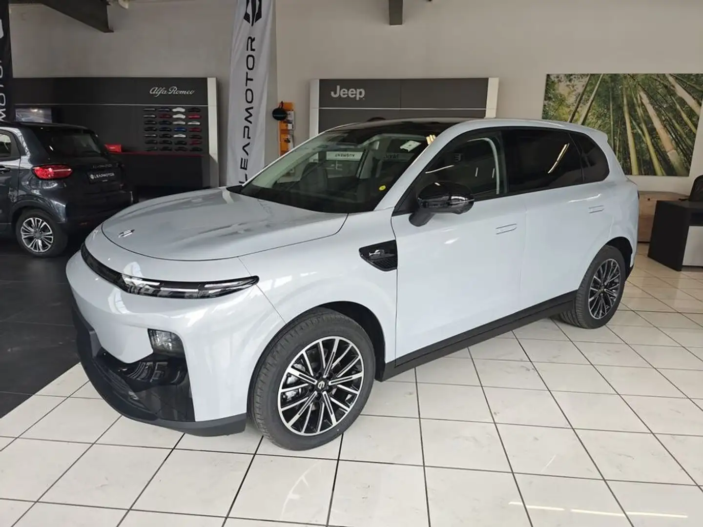 Leapmotor B10 B10 67,1Wh Design Pro Max Silber - 1