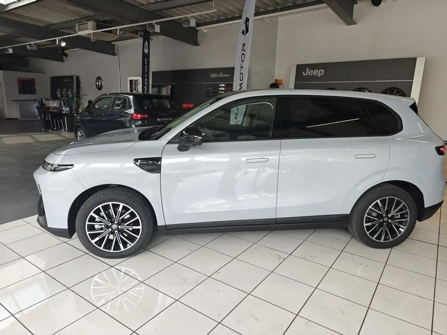 Leapmotor B10 B10 67,1Wh Design Pro Max Silber - 2