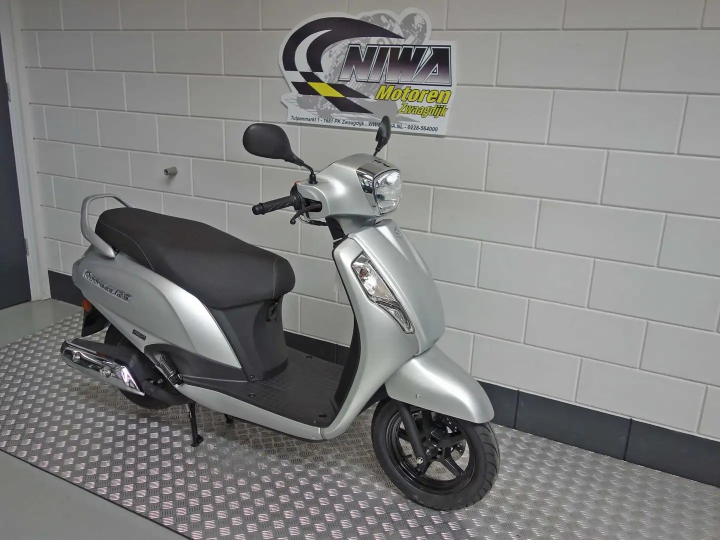 Suzuki Address 125 Grijs - 2