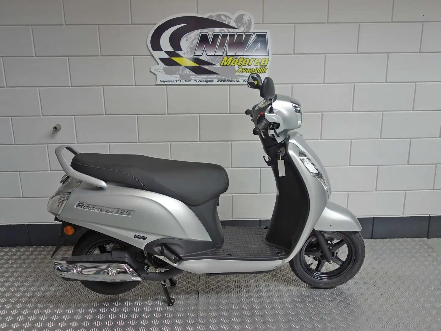 Suzuki Address 125 Grijs - 1