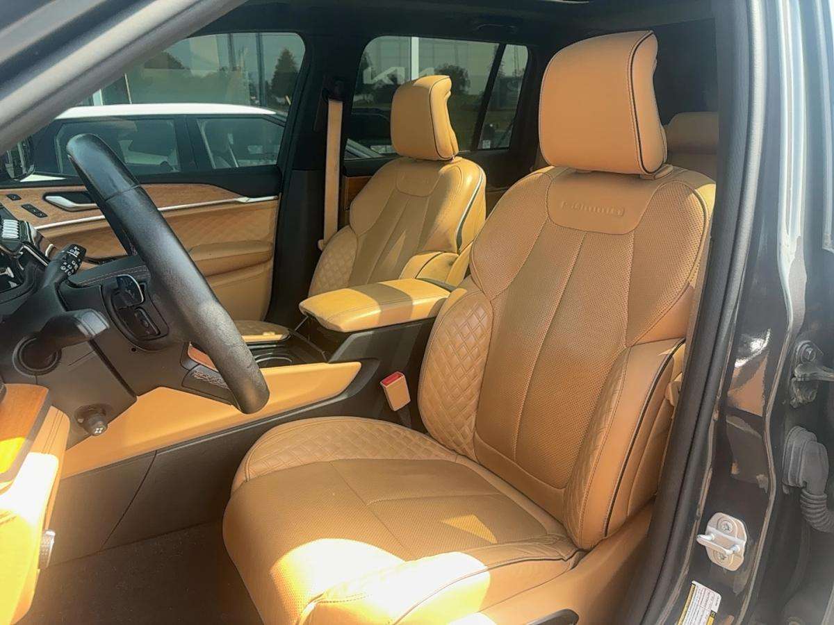 used 2022 Jeep Grand Cherokee car, priced at $39,995