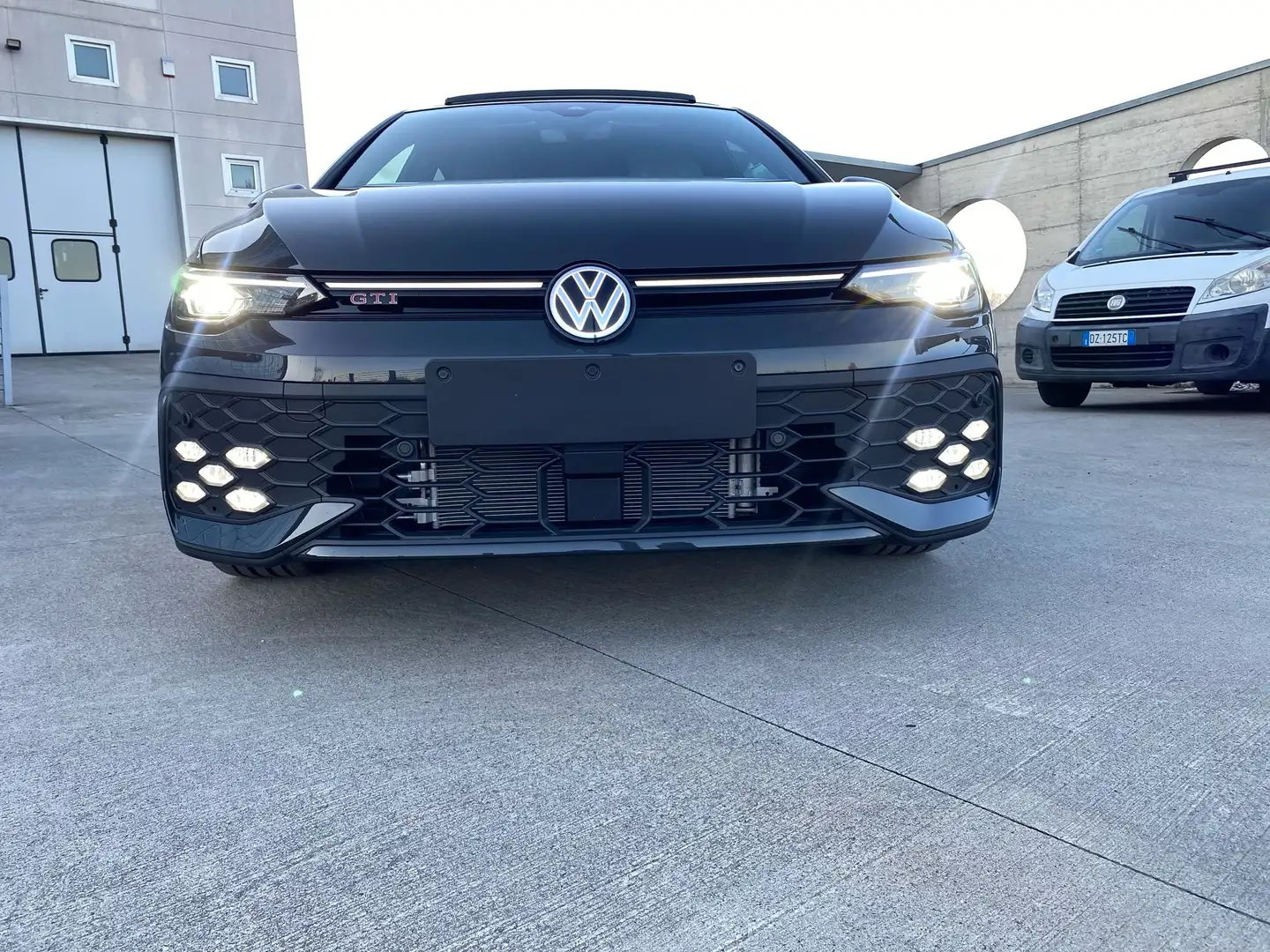 Volkswagen Golf GTi 8.5 full vettura nuova consegna 15-10-2025 Gris - 1