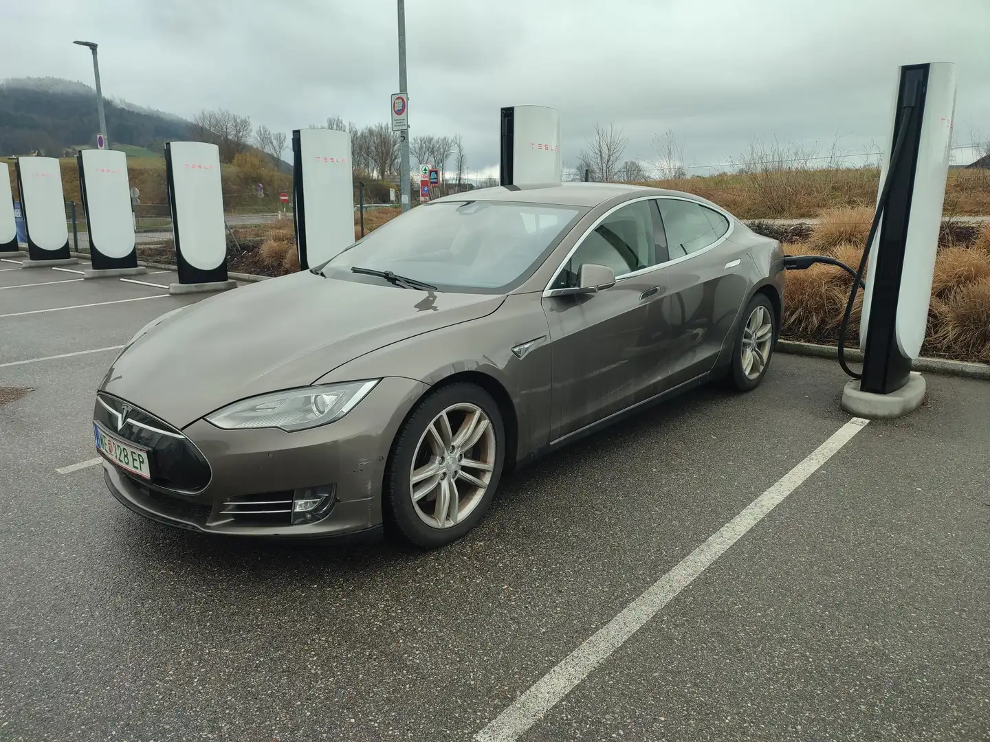 Tesla Model S 85D - unbegrenzt gratis laden & Akku wurde bei km 232.236 getauscht Bronze - 1