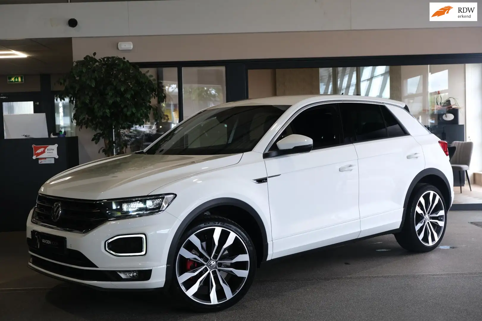 Volkswagen T-Roc 1.5 TSI R-Line 150PK Navi Led Cam Pdc Beats Wit - 1