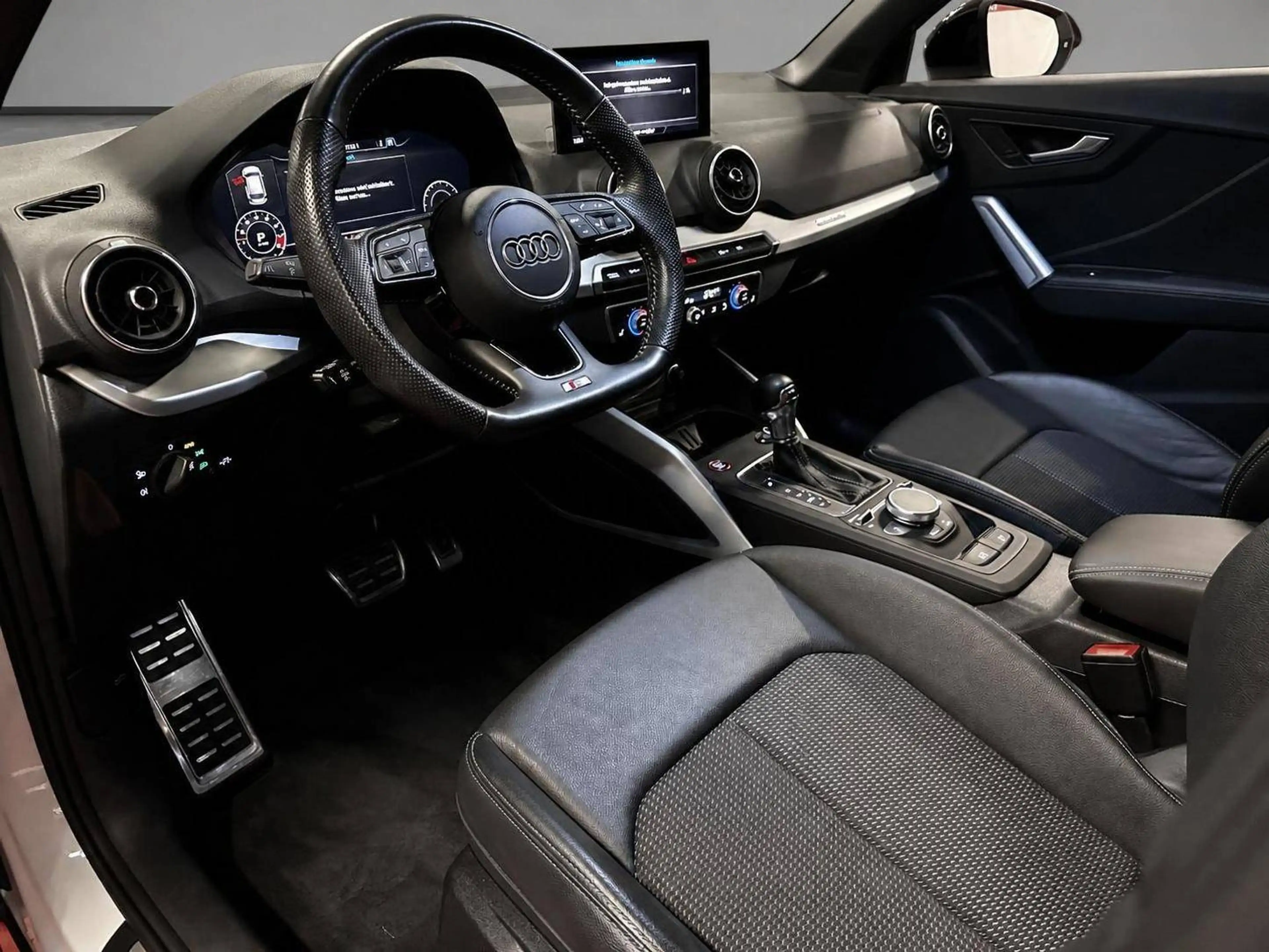 Audi SQ2 2.0 TFSI quattro — photo 9
