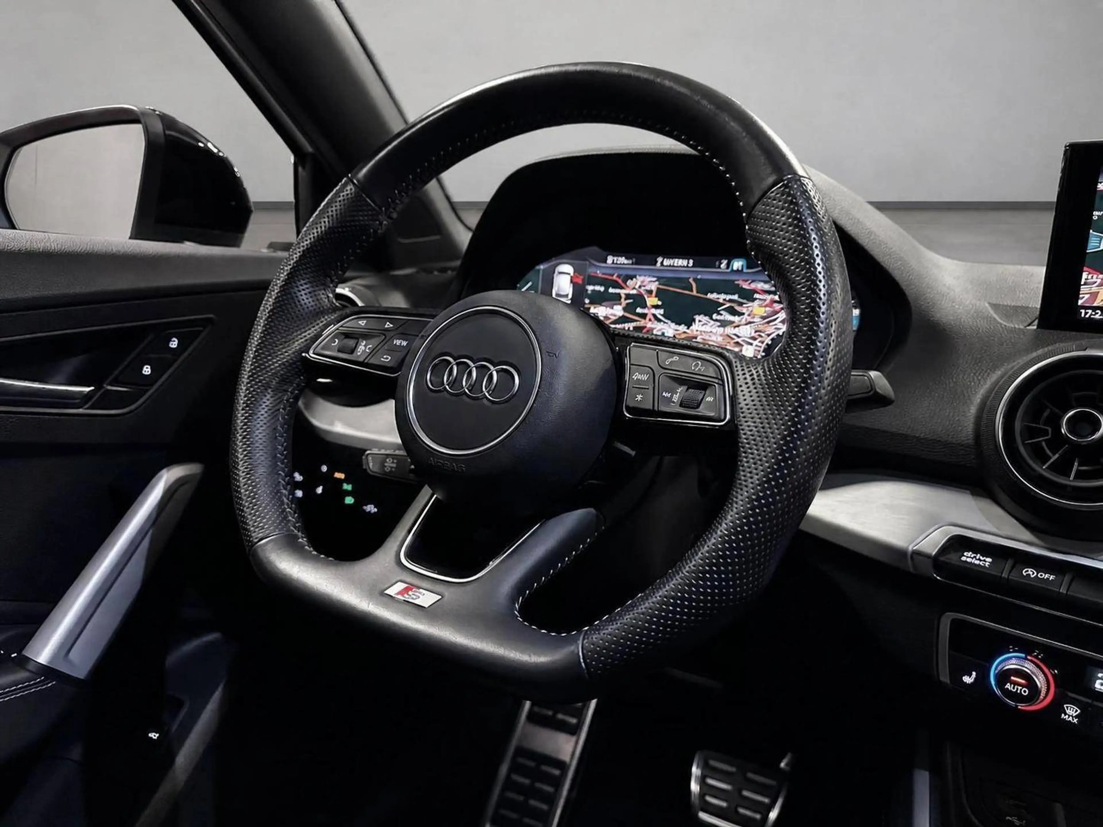 Audi SQ2 2.0 TFSI quattro — photo 15