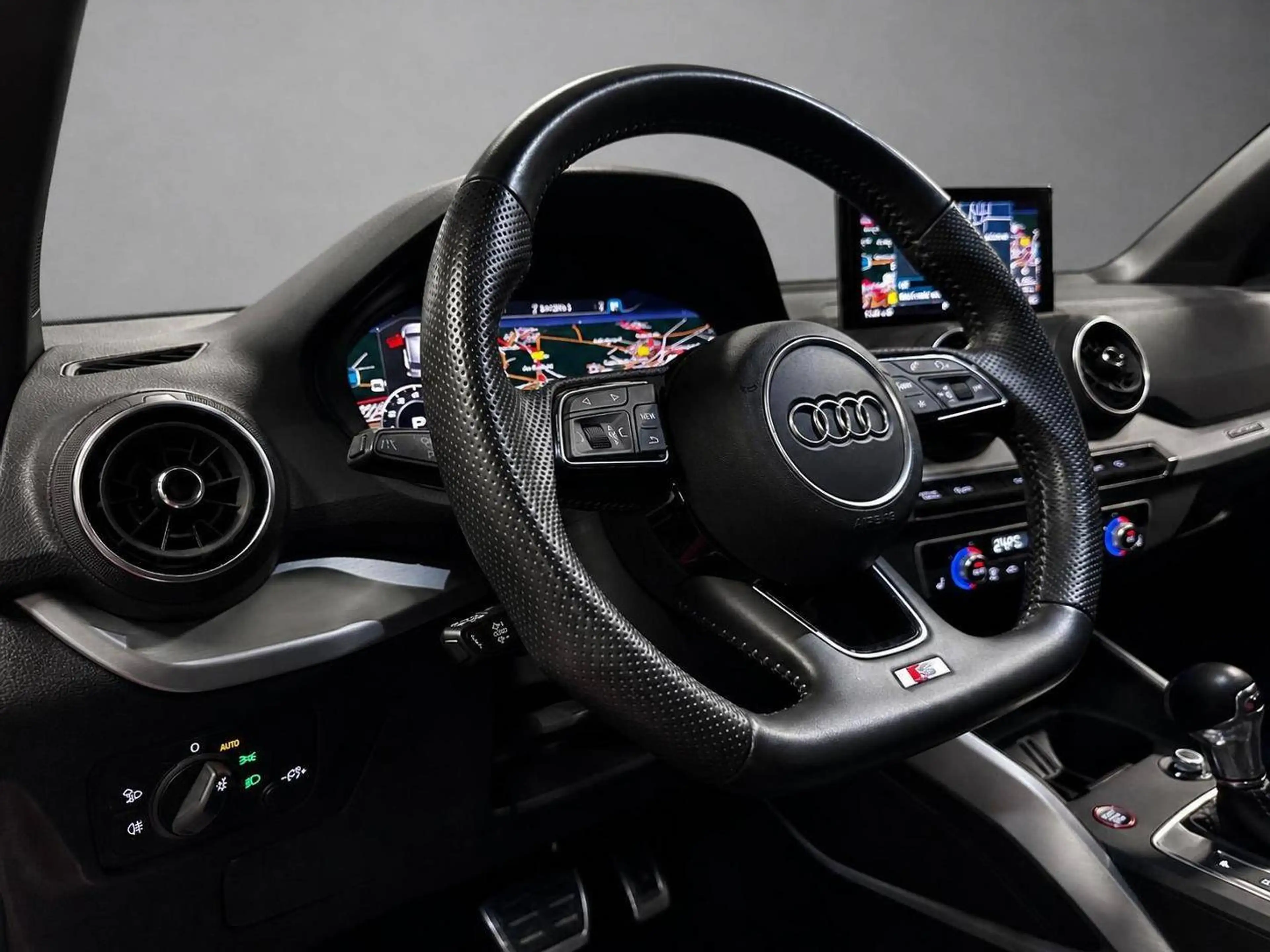 Audi SQ2 2.0 TFSI quattro — photo 14