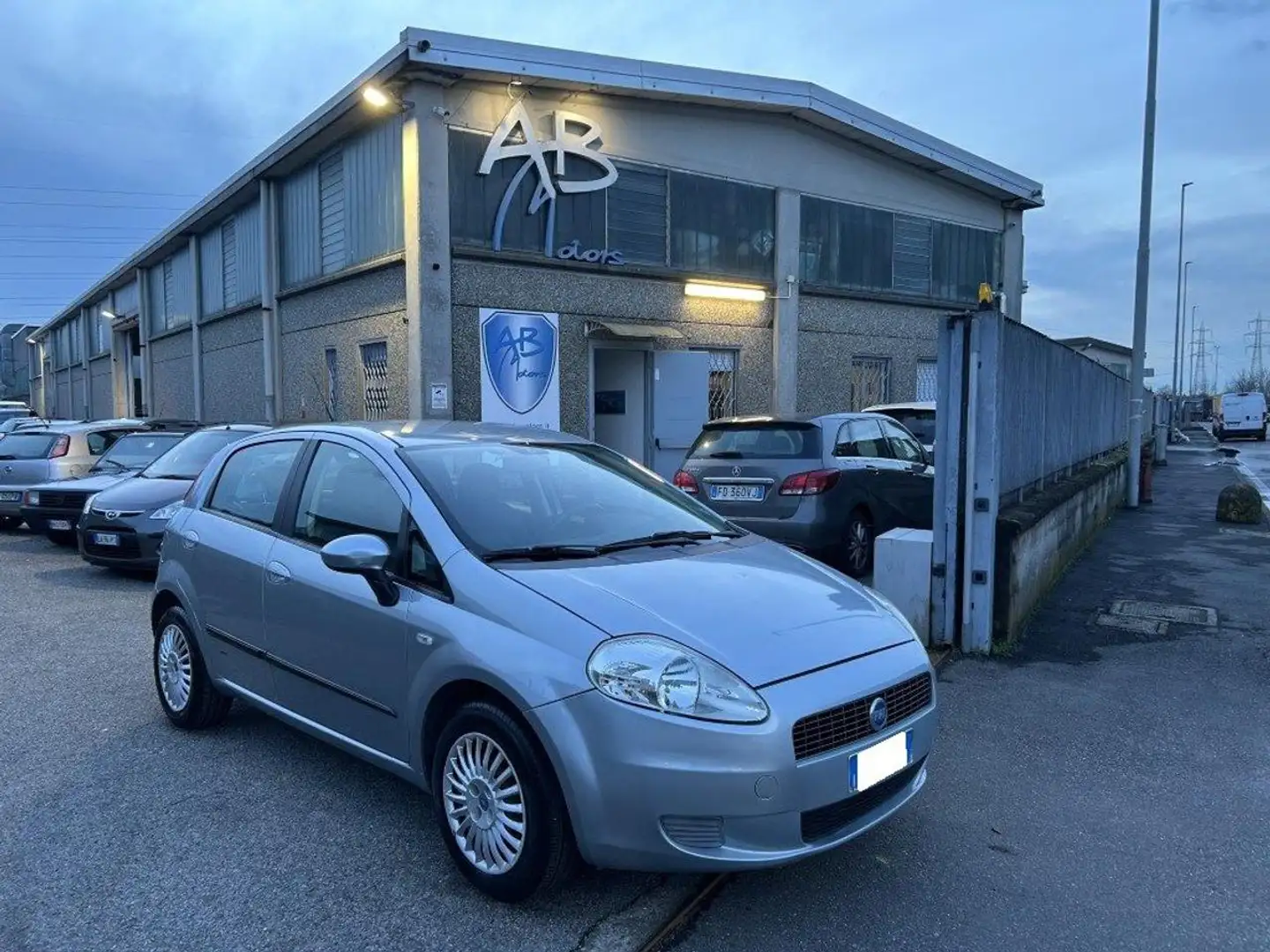 Fiat Grande Punto 1.2 5p *OK NEOPATENTATI* *UNIPRO* *FINANZIABILE* Silber - 1