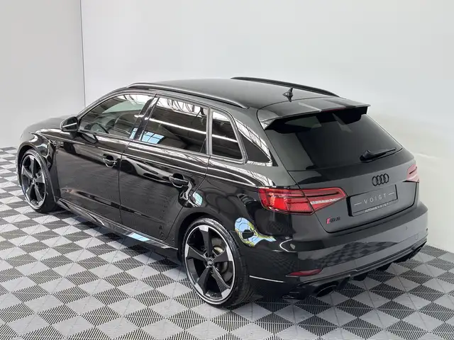 Audi RS3 view 3
