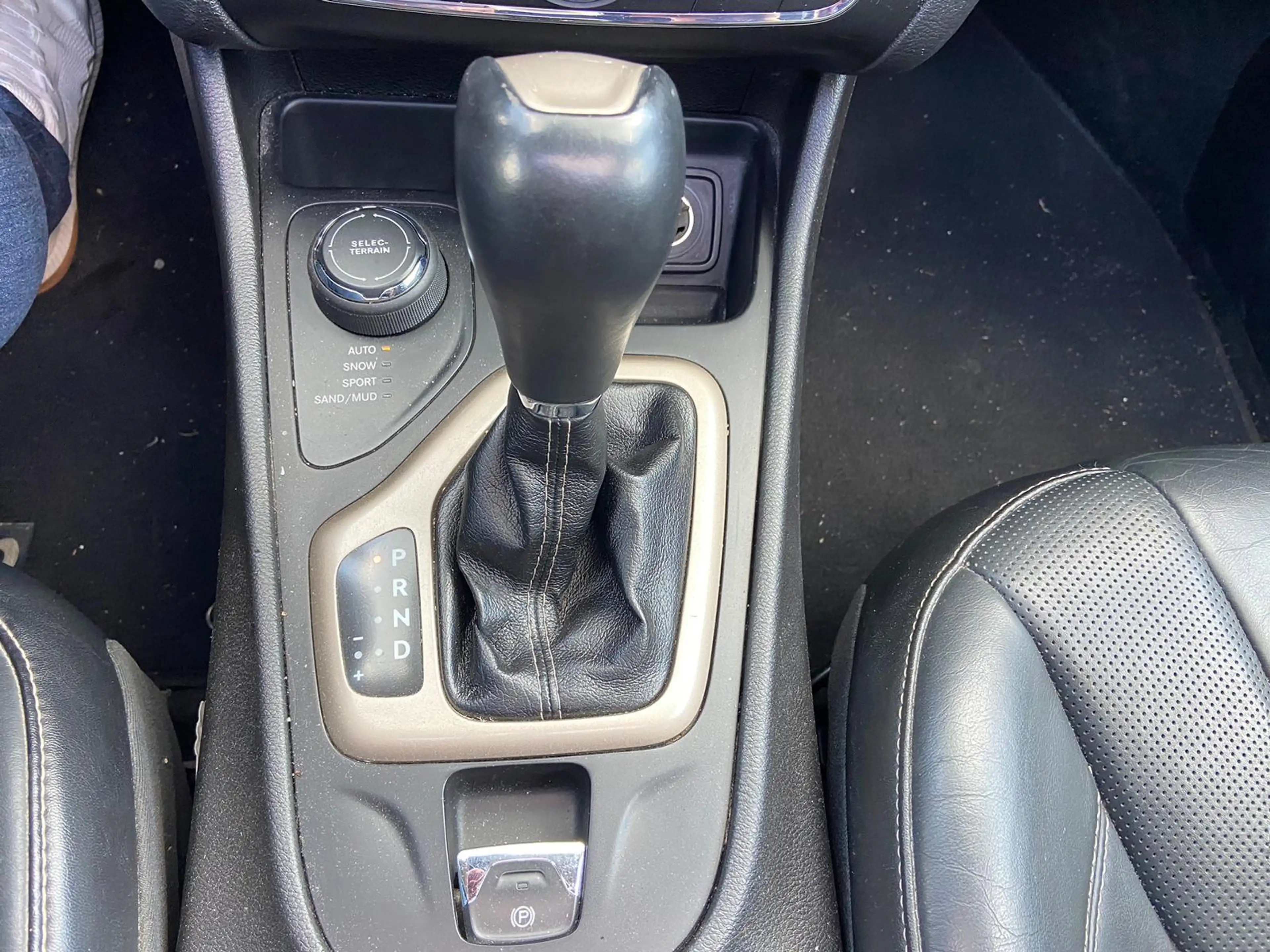 Jeep Cherokee 2.0 Limited 4WD, panodak, trekhaak, navi, cruise, — photo 15