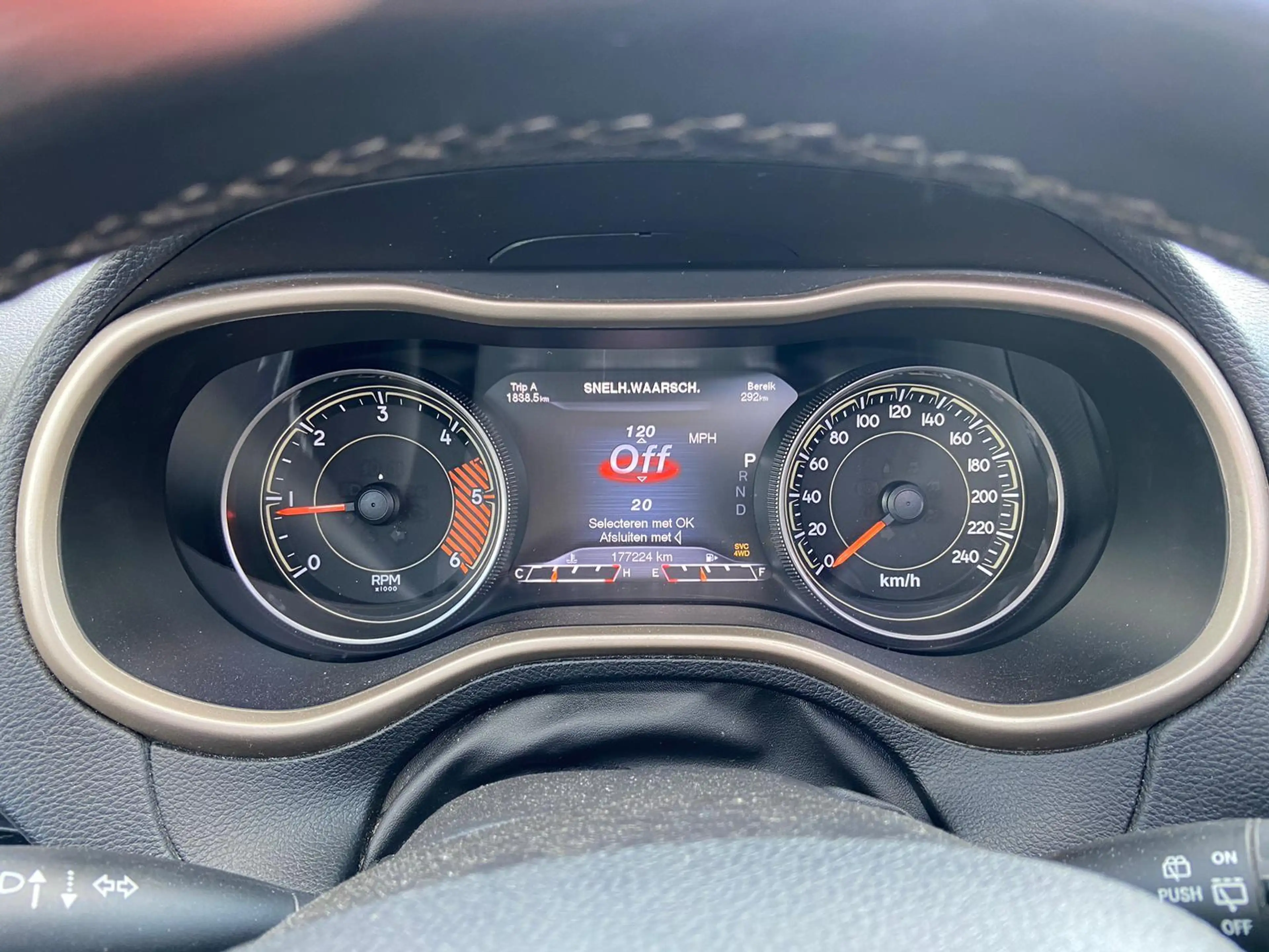 Jeep Cherokee 2.0 Limited 4WD, panodak, trekhaak, navi, cruise, — photo 13