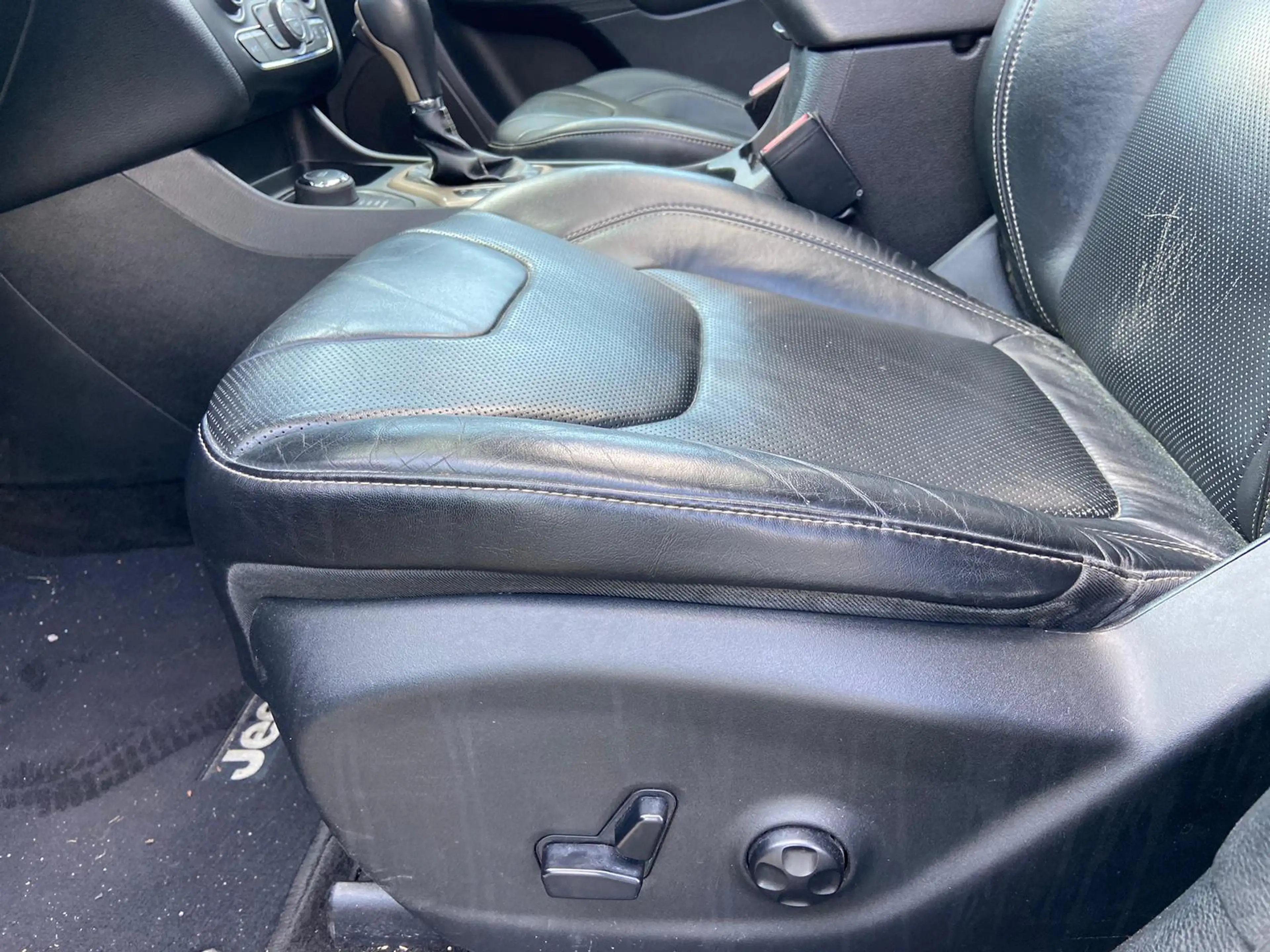 Jeep Cherokee 2.0 Limited 4WD, panodak, trekhaak, navi, cruise, — photo 11