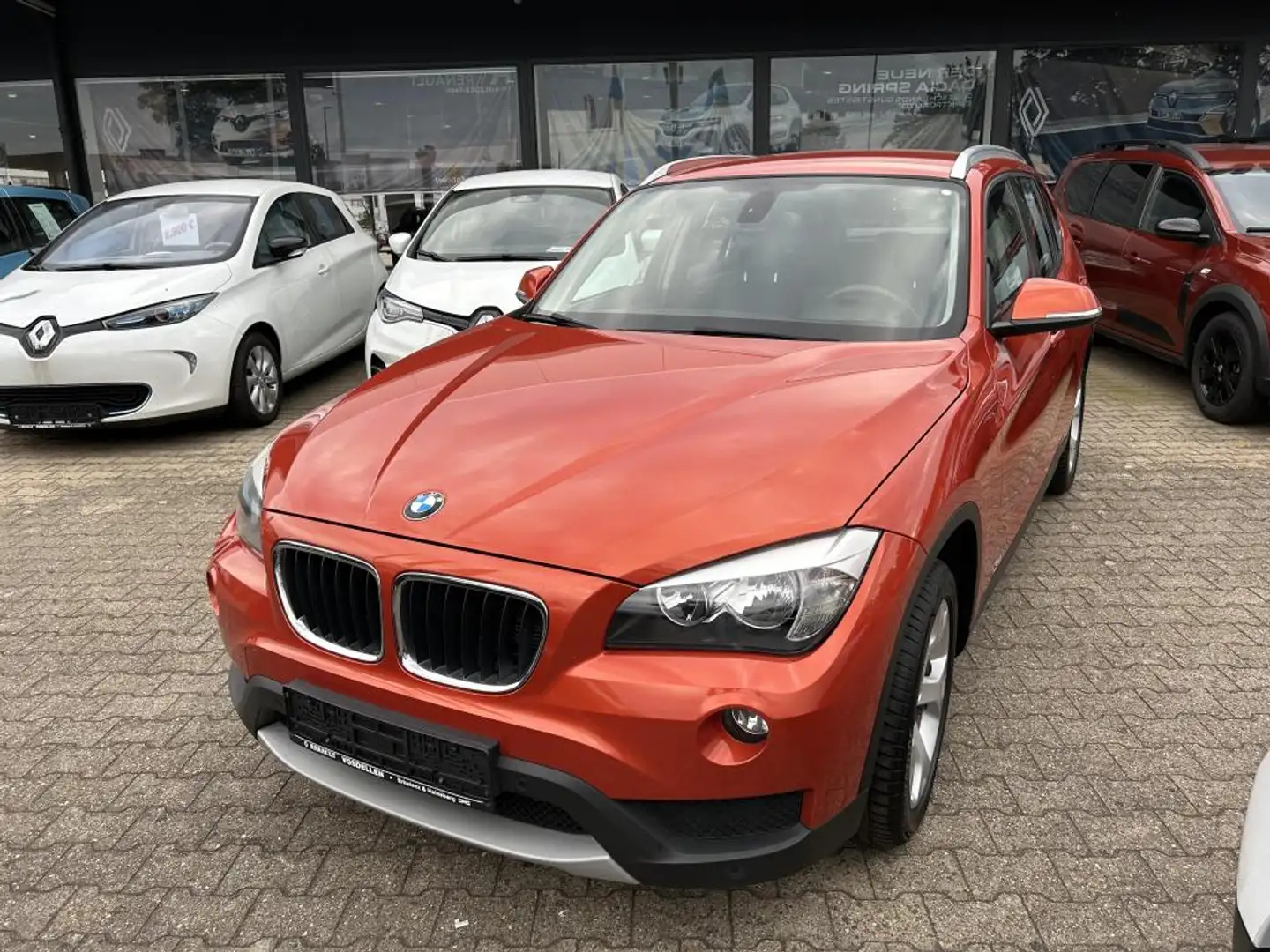 BMW X1 Orange - 1